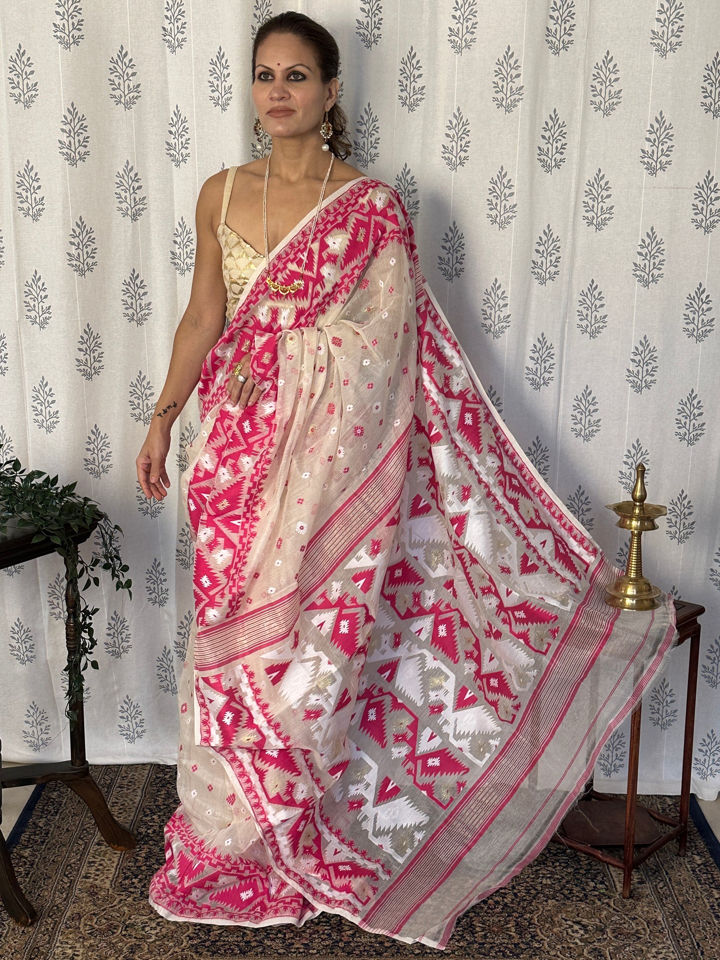Cream & Pink Jacquard Weaving Cotton Silk Jamdani Saree with Zari Work