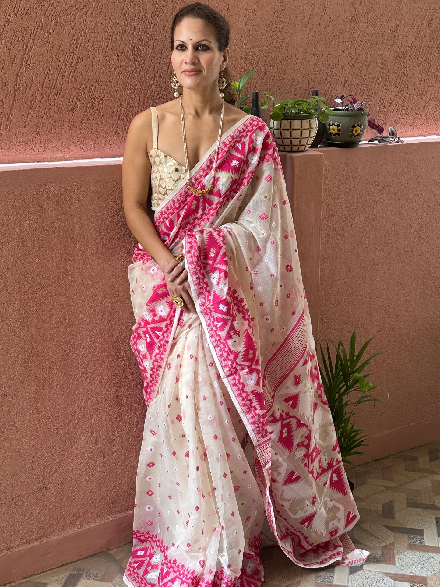 Cream & Pink Jacquard Weaving Cotton Silk Jamdani Saree with Zari Work