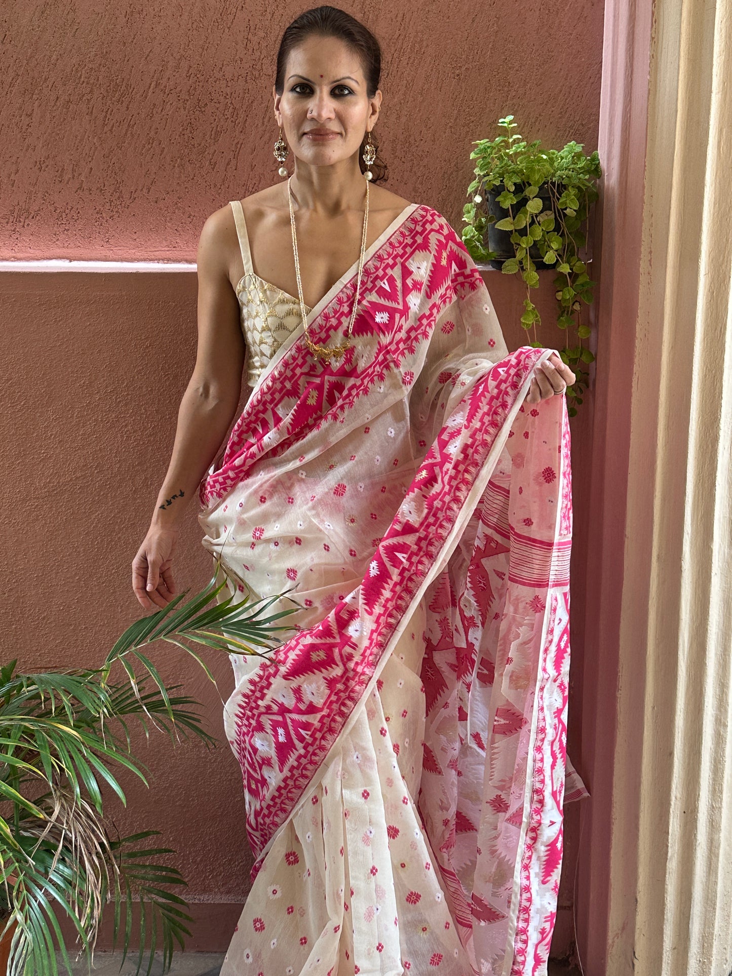 Cream & Pink Jacquard Weaving Cotton Silk Jamdani Saree with Zari Work