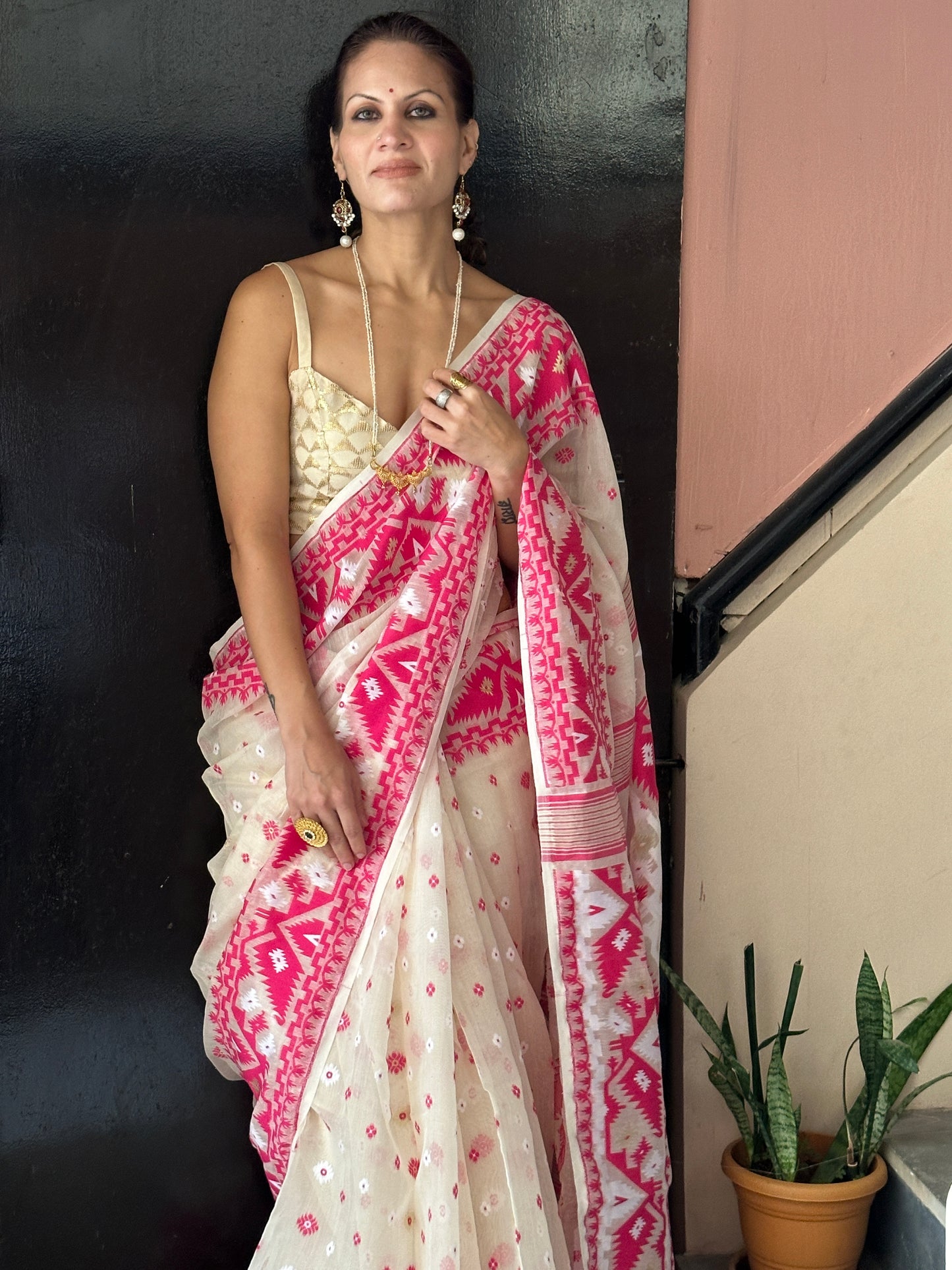 Cream & Pink Jacquard Weaving Cotton Silk Jamdani Saree with Zari Work