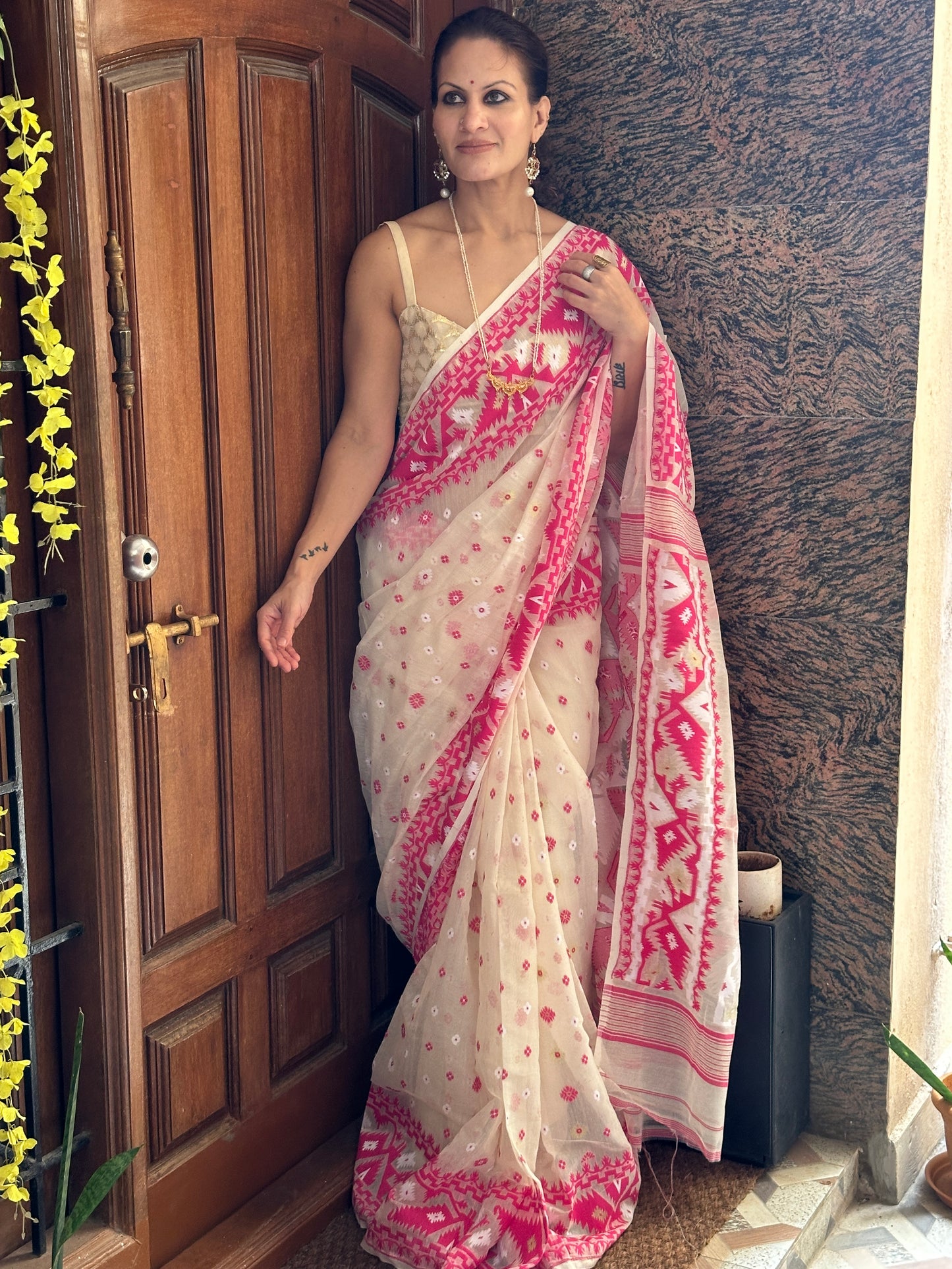 Cream & Pink Jacquard Weaving Cotton Silk Jamdani Saree with Zari Work