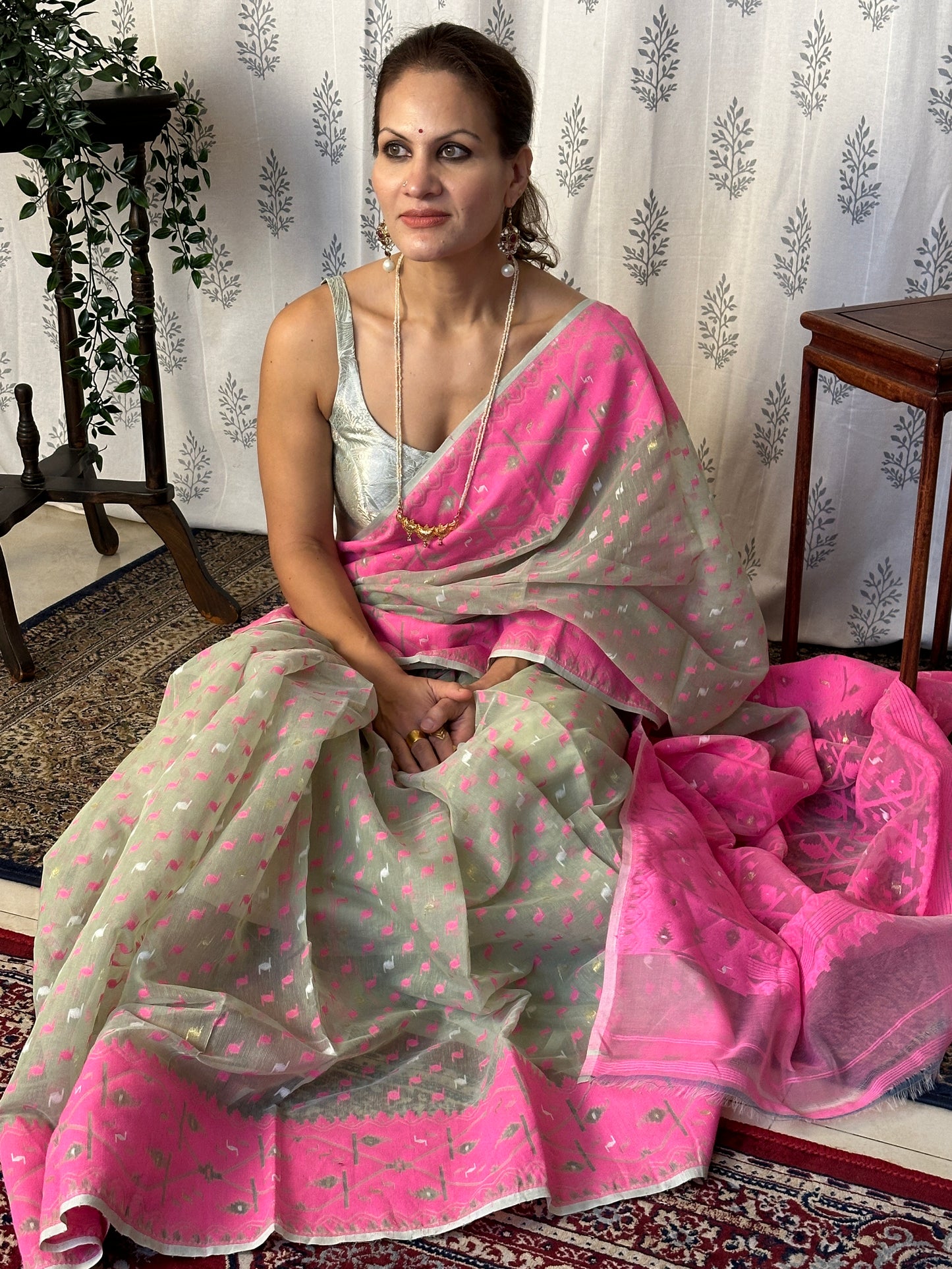 Greyish Green & Pink Jacquard Weaving Cotton Silk Jamdani Saree