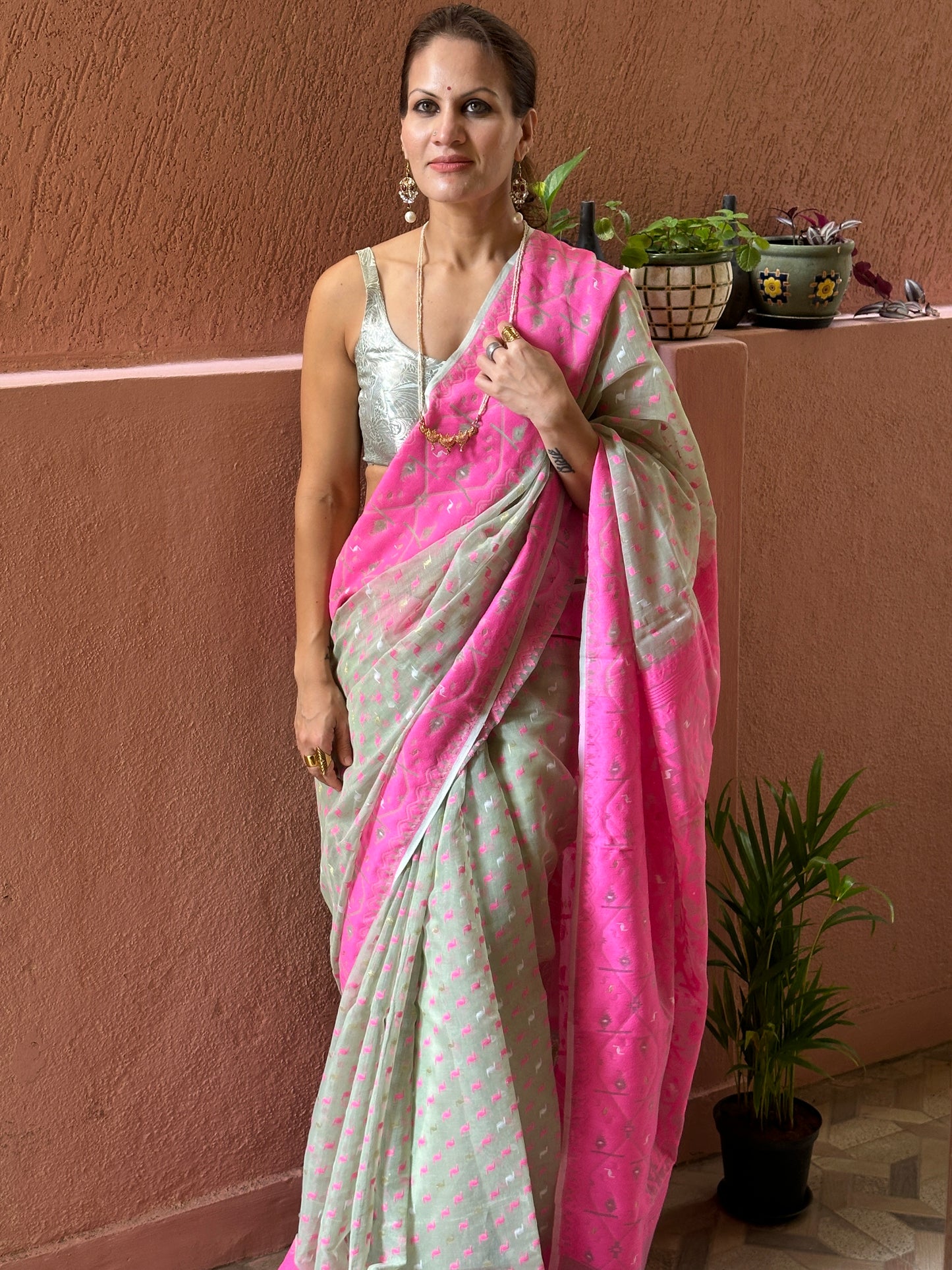 Greyish Green & Pink Jacquard Weaving Cotton Silk Jamdani Saree