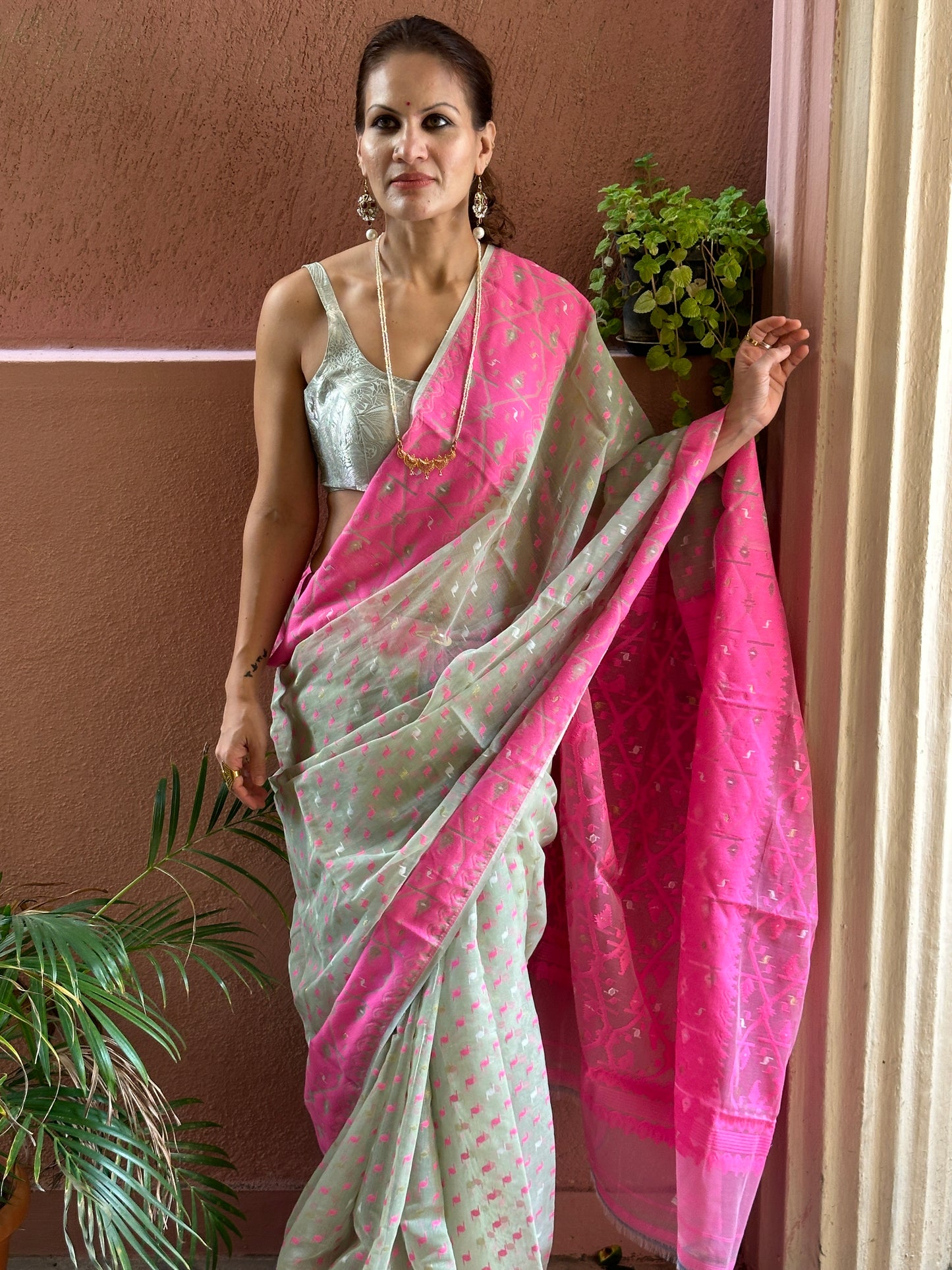 Greyish Green & Pink Jacquard Weaving Cotton Silk Jamdani Saree