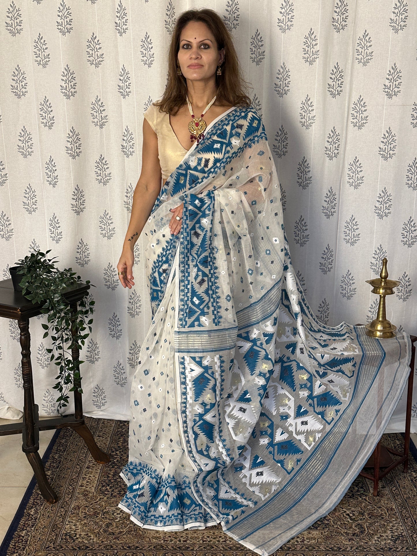 White & Blue Jacquard Weaving Cotton Silk Jamdani Sari with Zari Work