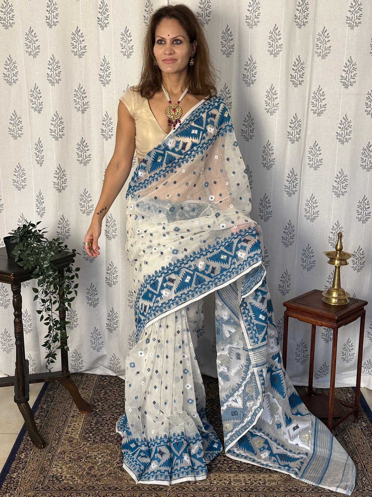 White & Blue Jacquard Weaving Cotton Silk Jamdani Sari with Zari Work