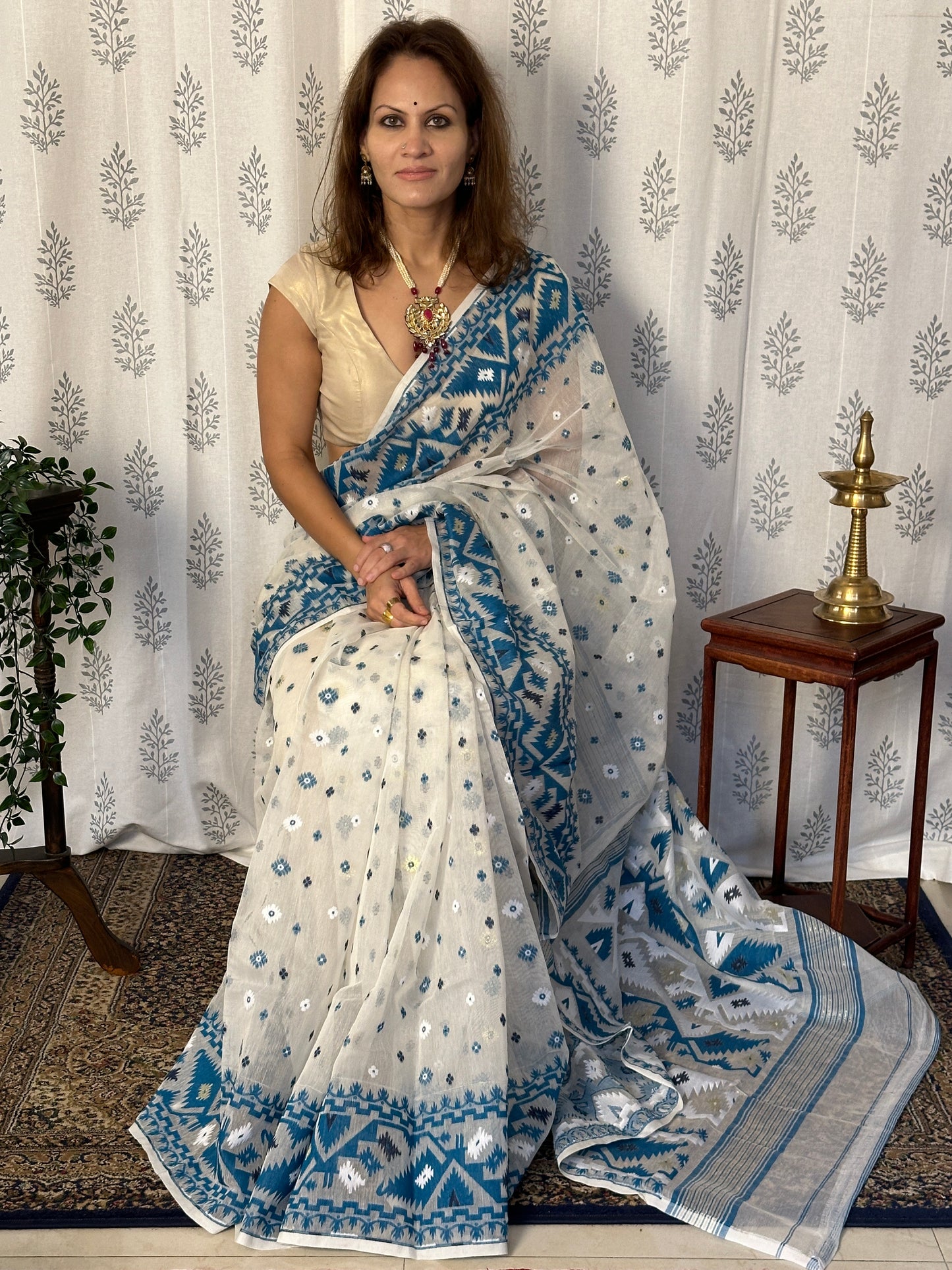 White & Blue Jacquard Weaving Cotton Silk Jamdani Sari with Zari Work