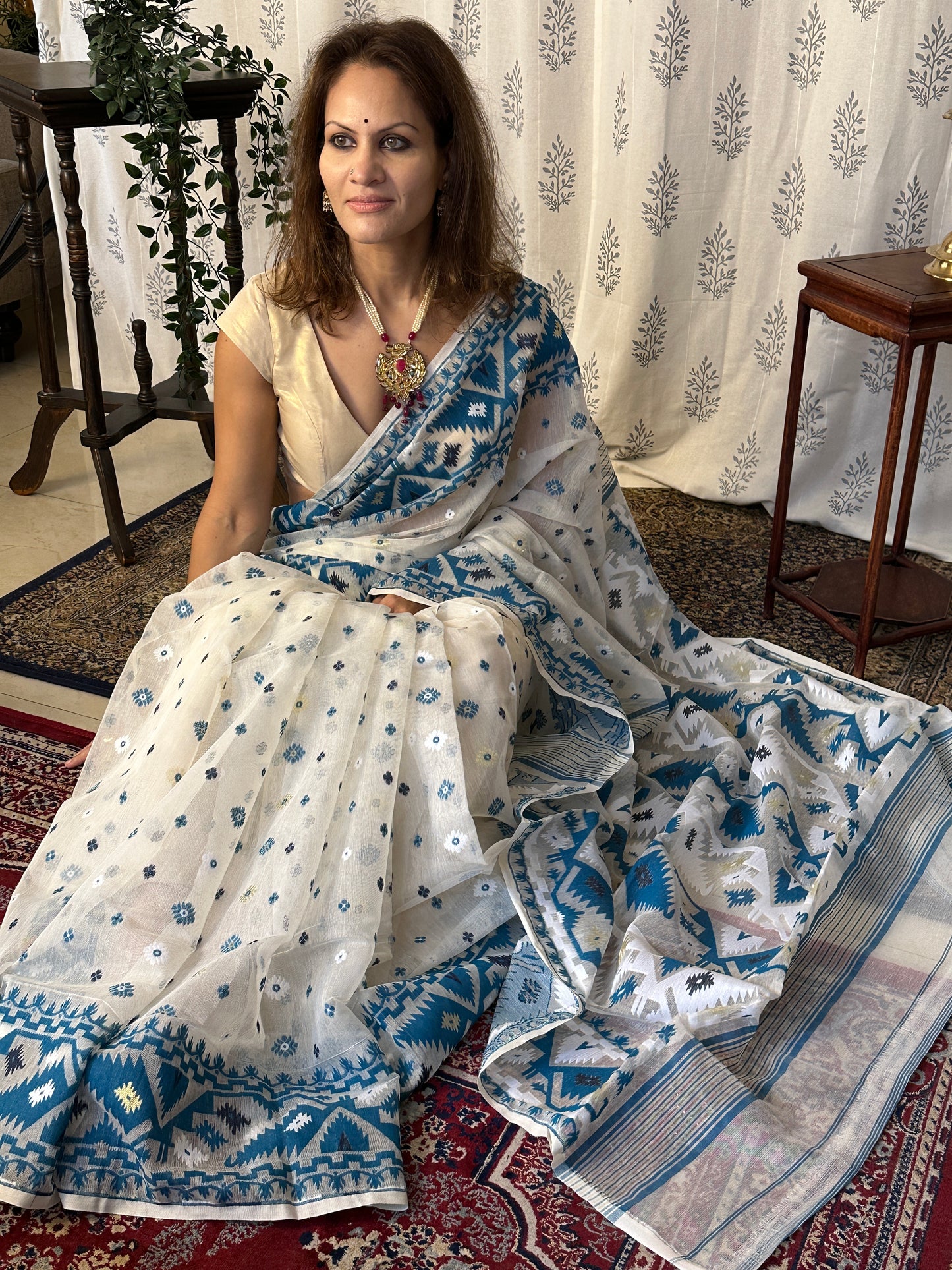 White & Blue Jacquard Weaving Cotton Silk Jamdani Sari with Zari Work