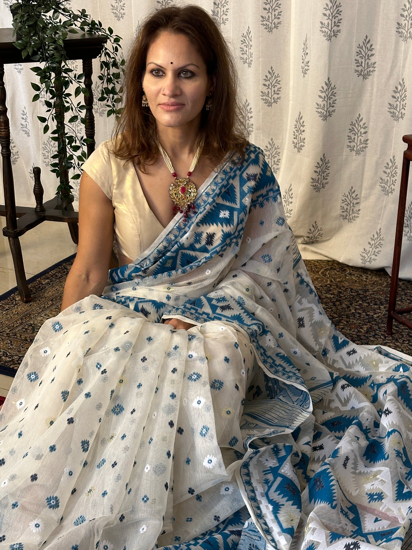 White & Blue Jacquard Weaving Cotton Silk Jamdani Sari with Zari Work