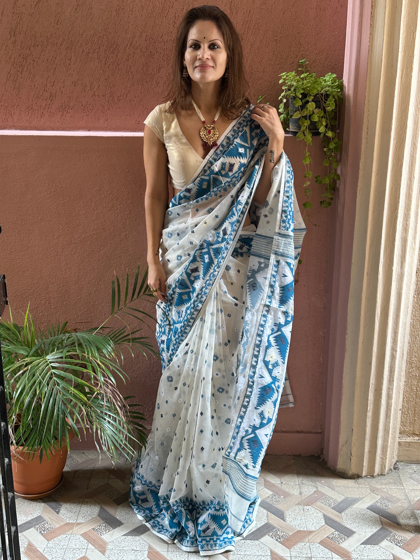 White & Blue Jacquard Weaving Cotton Silk Jamdani Sari with Zari Work