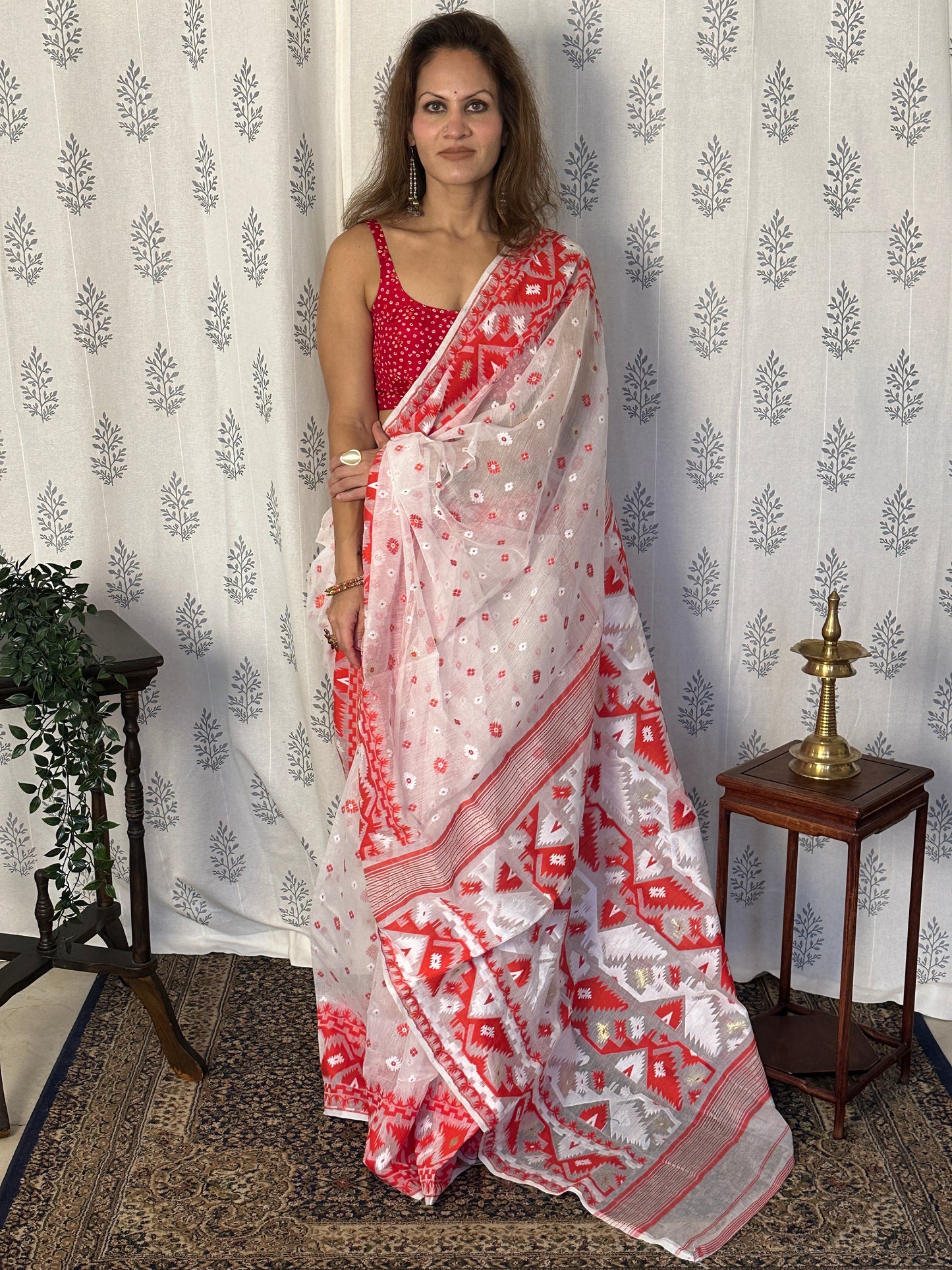White & Red Jacquard Weaving Cotton Silk Jamdani Saree with Zari Work