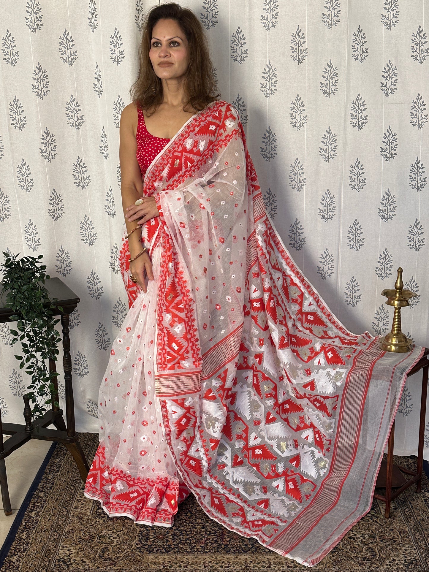 White & Red Jacquard Weaving Cotton Silk Jamdani Saree with Zari Work