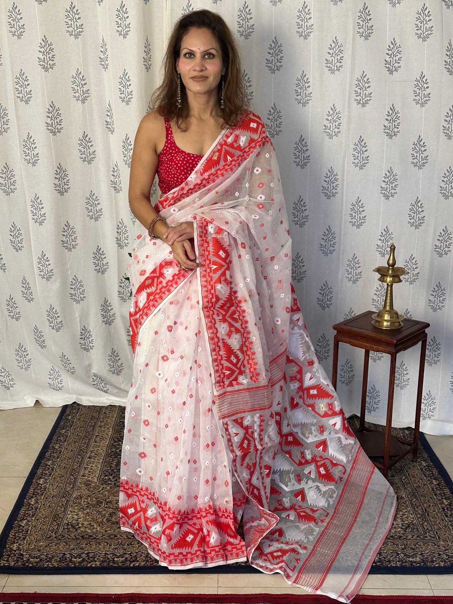 White & Red Jacquard Weaving Cotton Silk Jamdani Saree with Zari Work