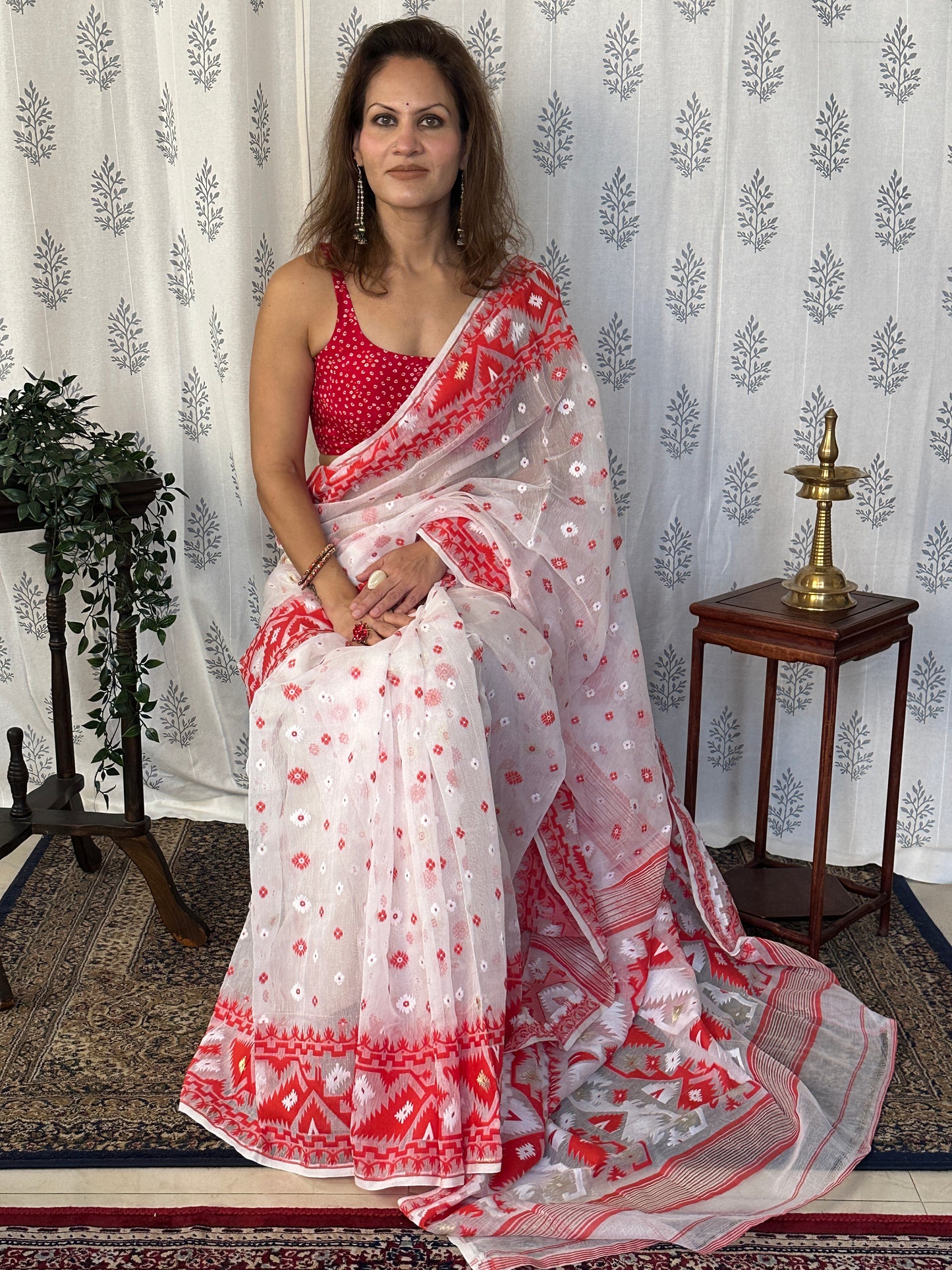 White & Red Jacquard Weaving Cotton Silk Jamdani Saree with Zari Work