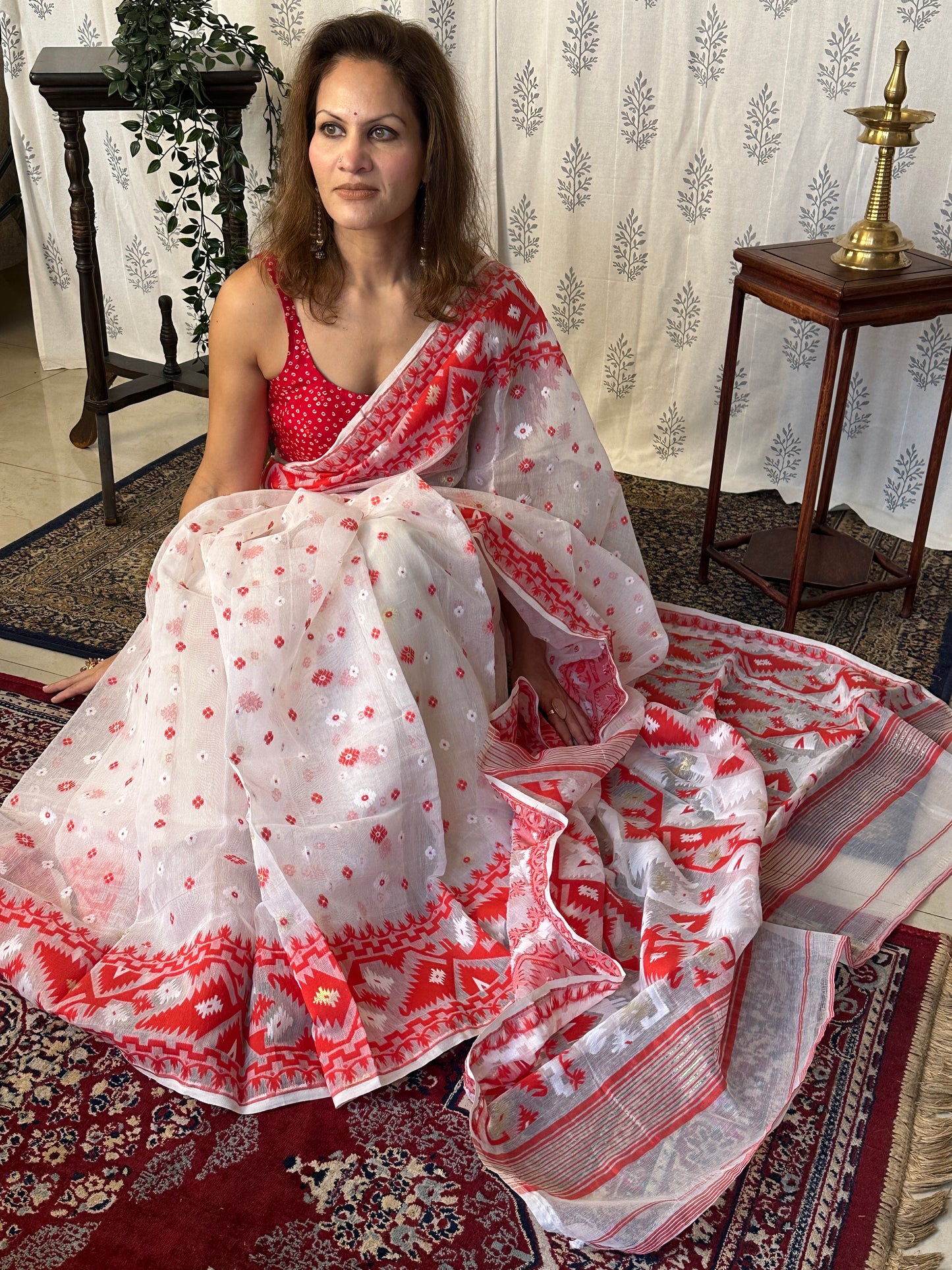 White & Red Jacquard Weaving Cotton Silk Jamdani Saree with Zari Work