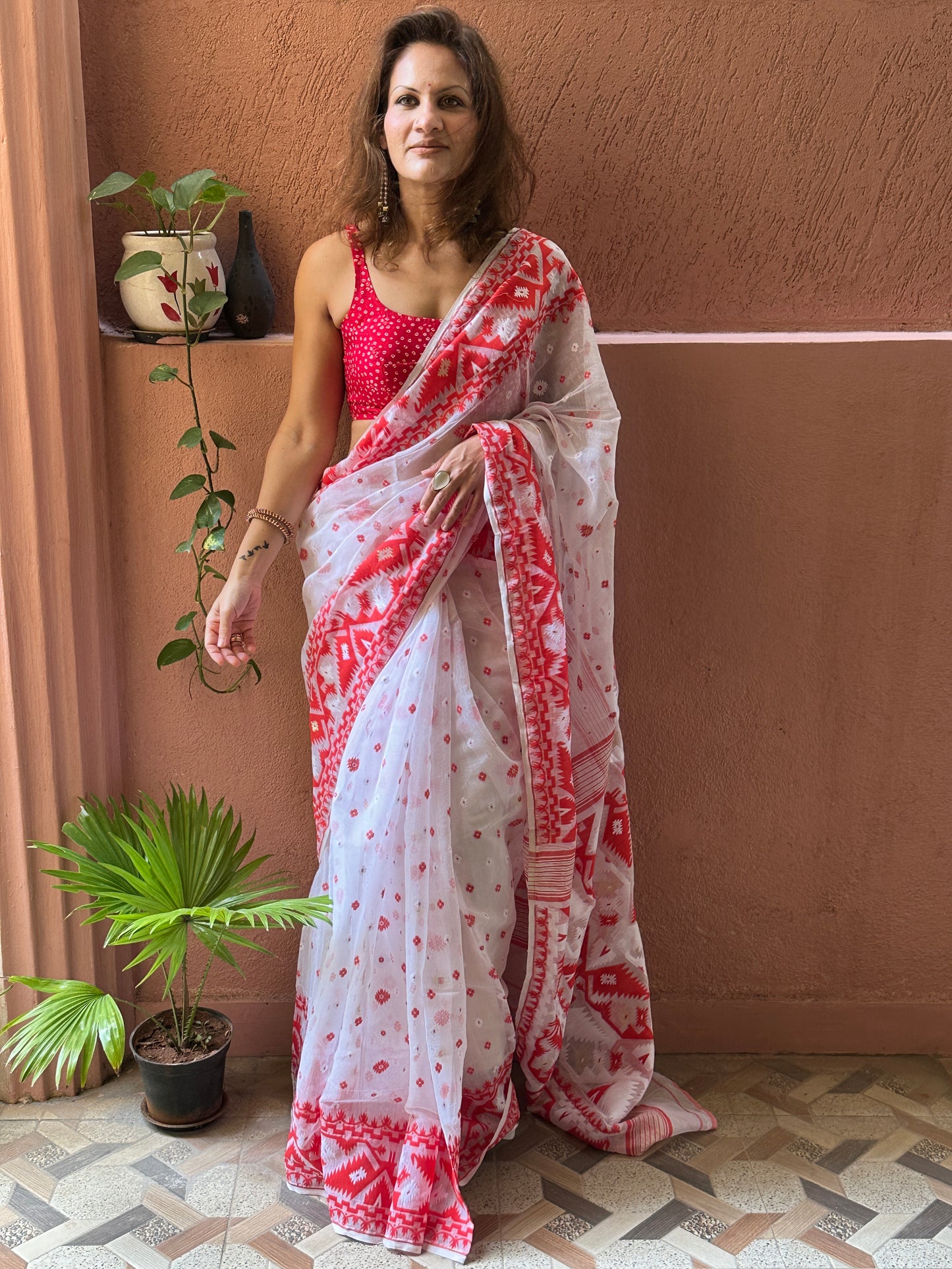 White & Red Jacquard Weaving Cotton Silk Jamdani Saree with Zari Work