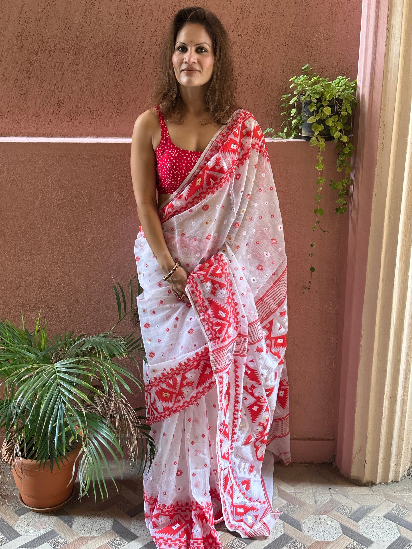 White & Red Jacquard Weaving Cotton Silk Jamdani Saree with Zari Work