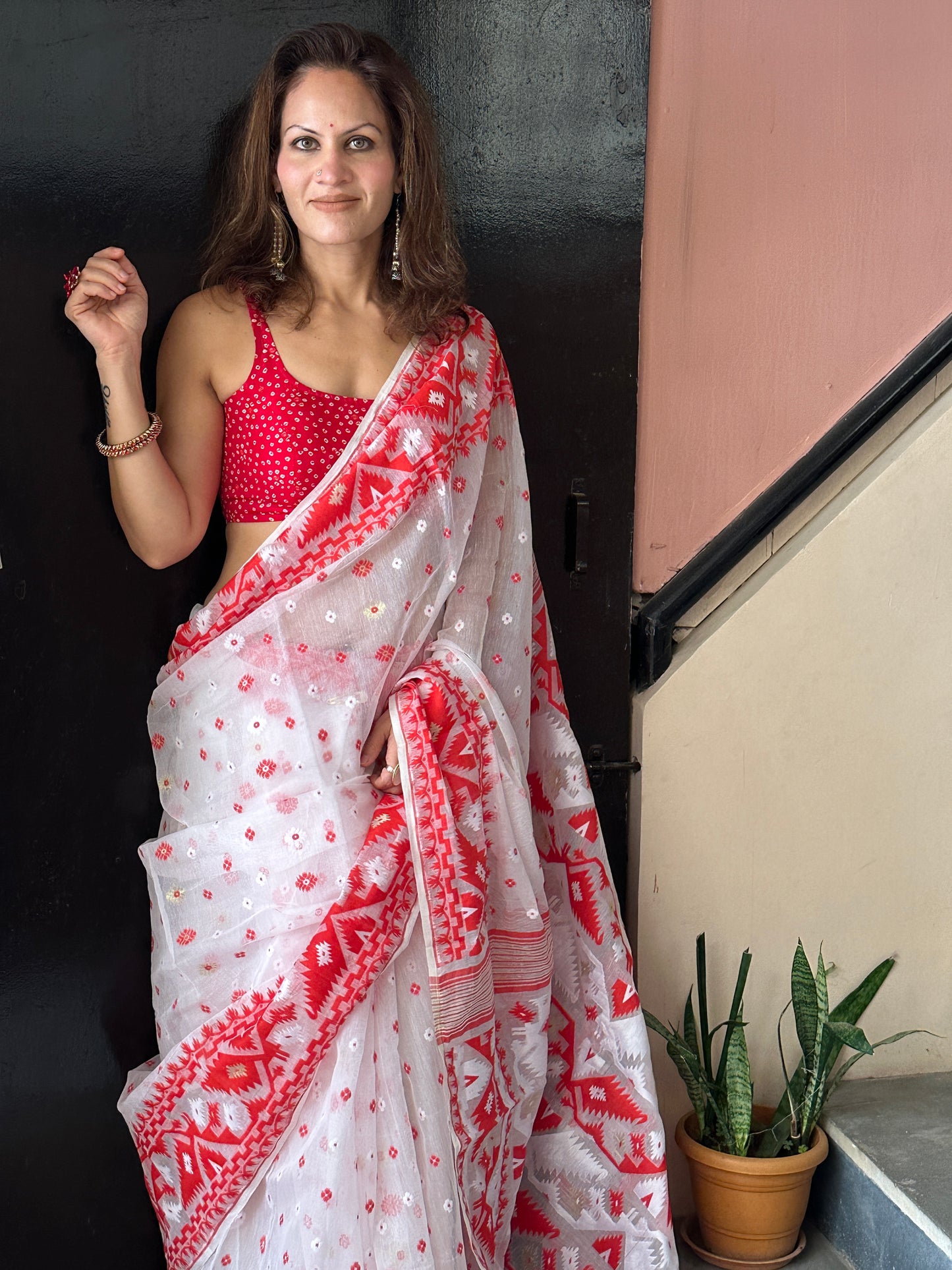 White & Red Jacquard Weaving Cotton Silk Jamdani Saree with Zari Work