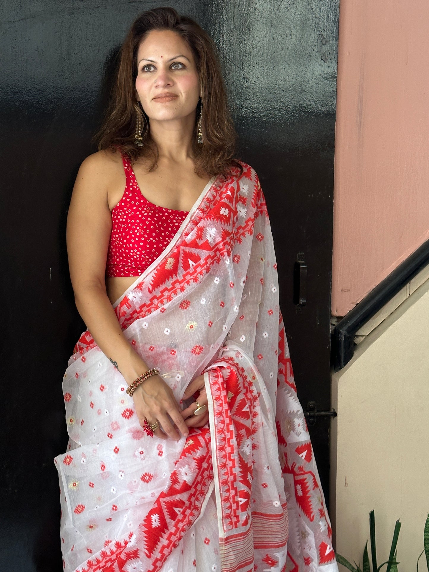 White & Red Jacquard Weaving Cotton Silk Jamdani Saree with Zari Work