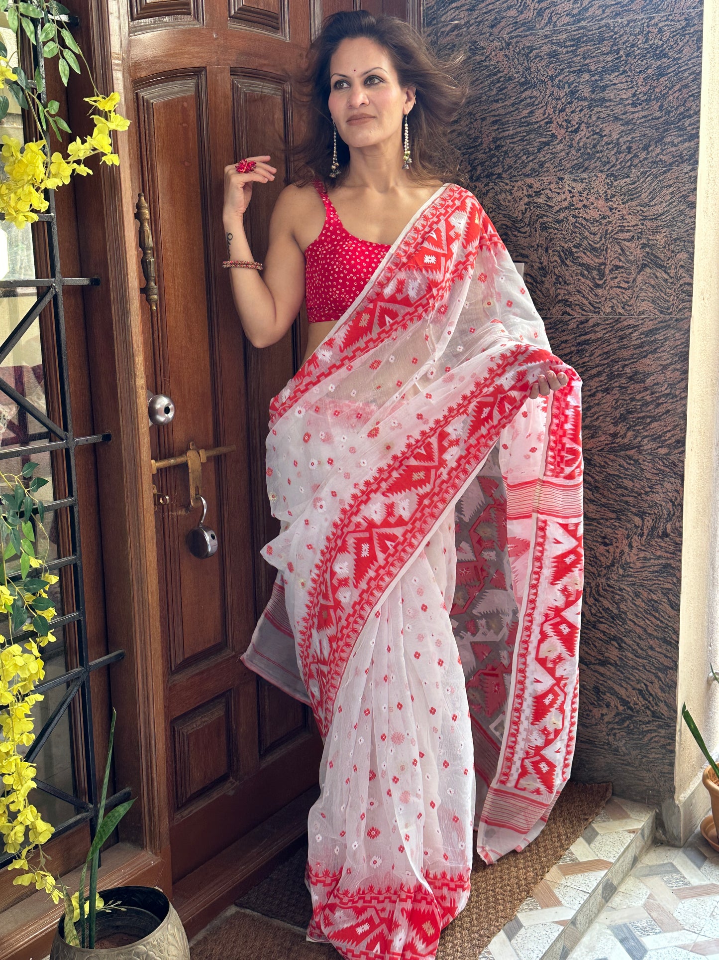 White & Red Jacquard Weaving Cotton Silk Jamdani Saree with Zari Work