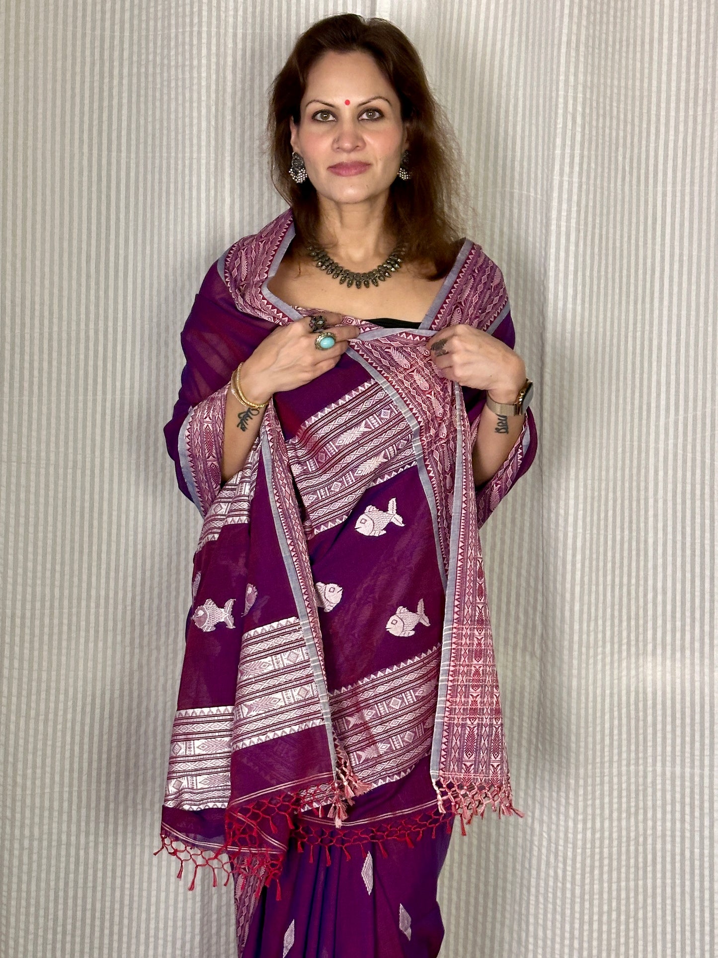 Dual Shaded Purple Pure Handloom Hand Spun Cotton Saree with Fish Motifs