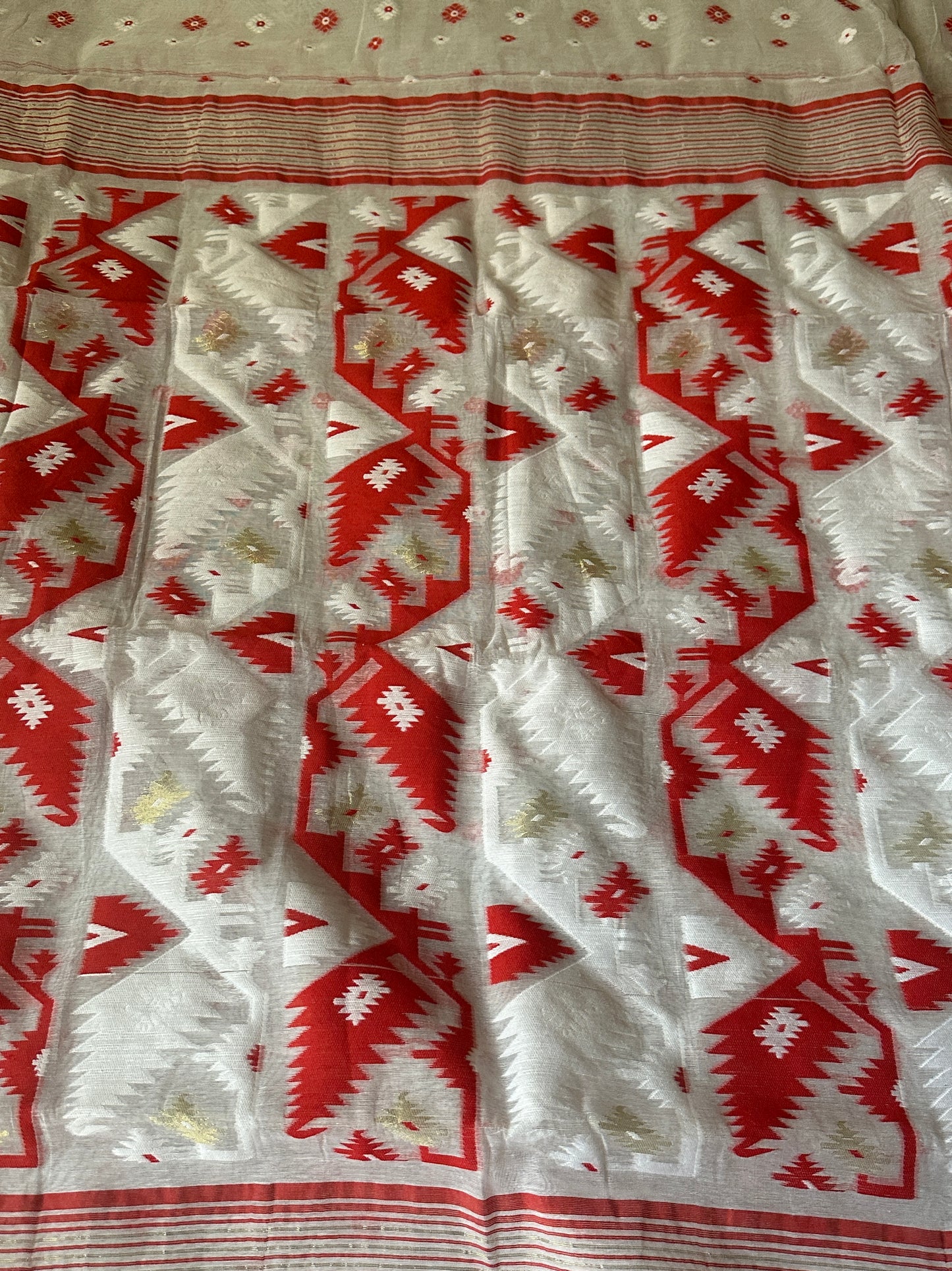 White & Red Jacquard Weaving Cotton Silk Jamdani Saree with Zari Work