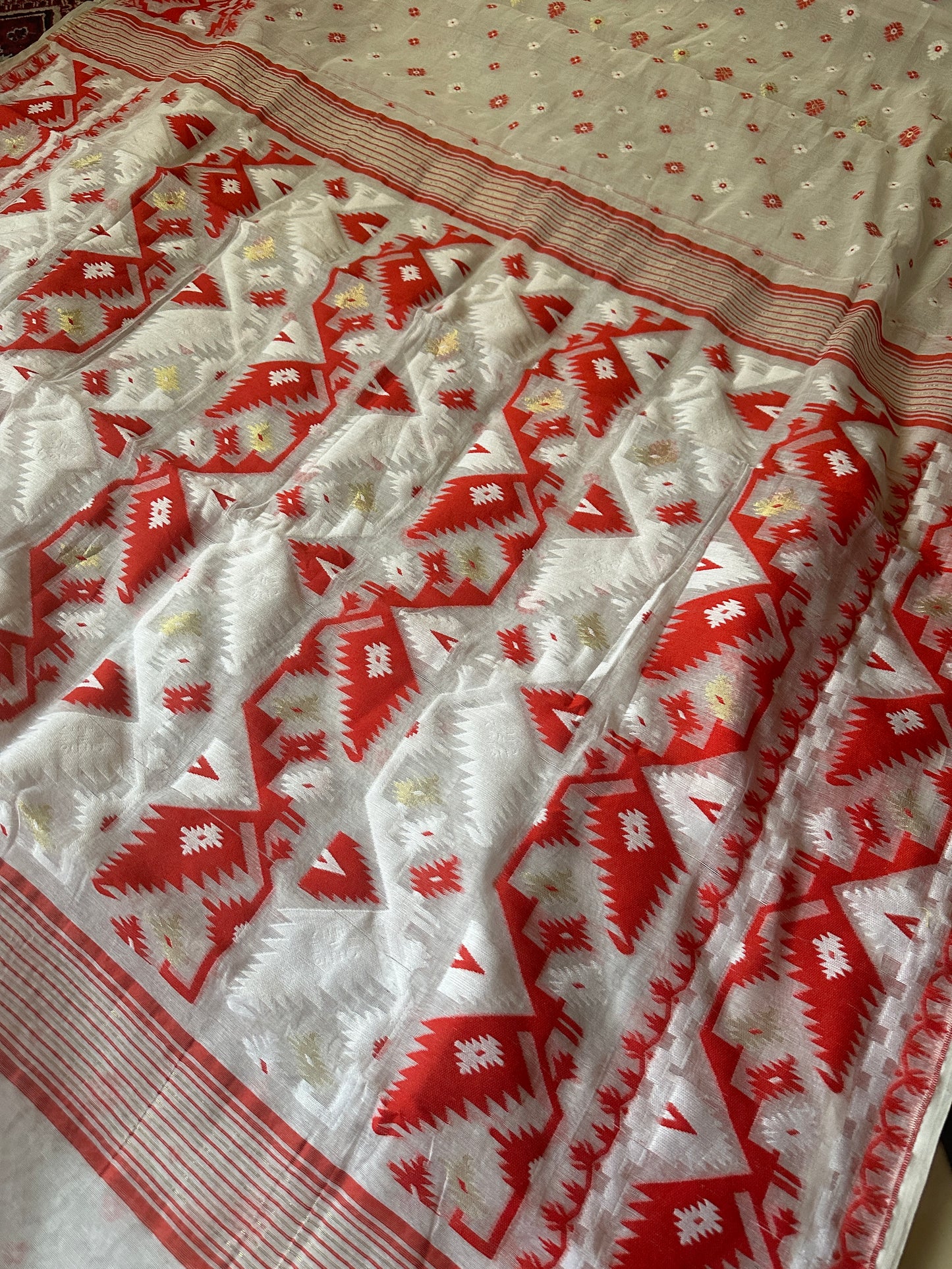 White & Red Jacquard Weaving Cotton Silk Jamdani Saree with Zari Work