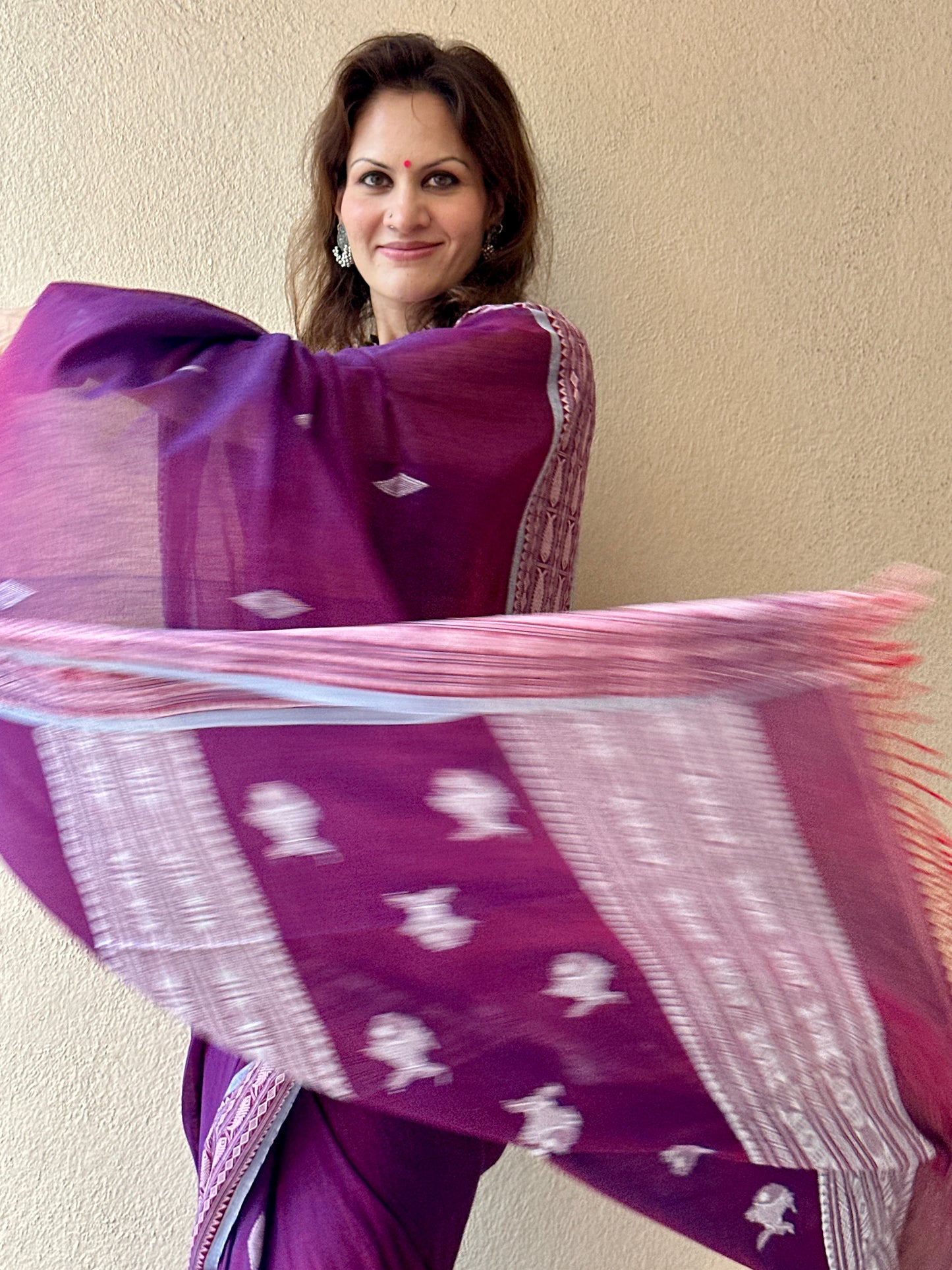 Dual Shaded Purple Pure Handloom Hand Spun Cotton Saree with Fish Motifs