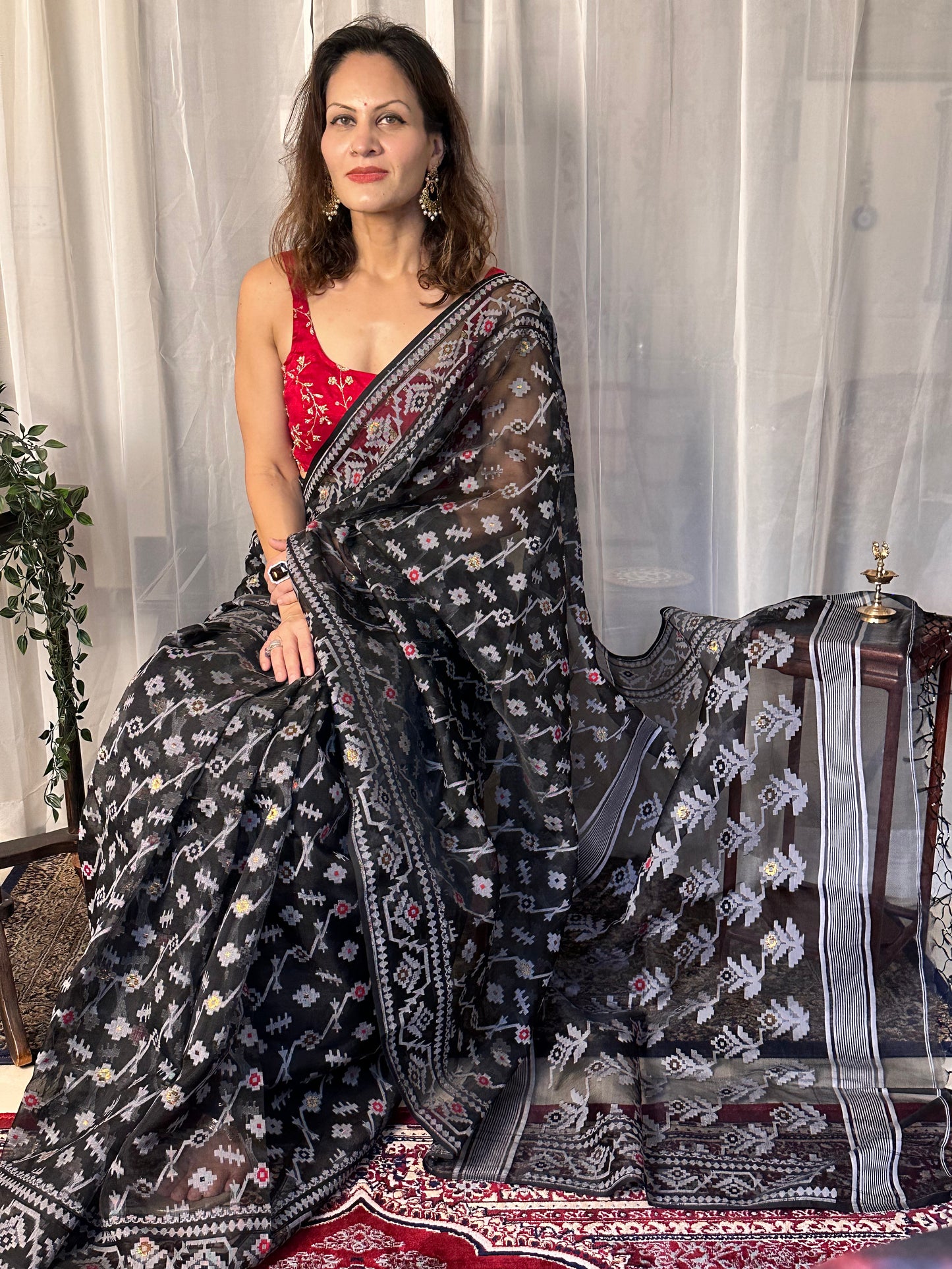 Black & White Pure Muslin Silk Handloom Jamdani Sari