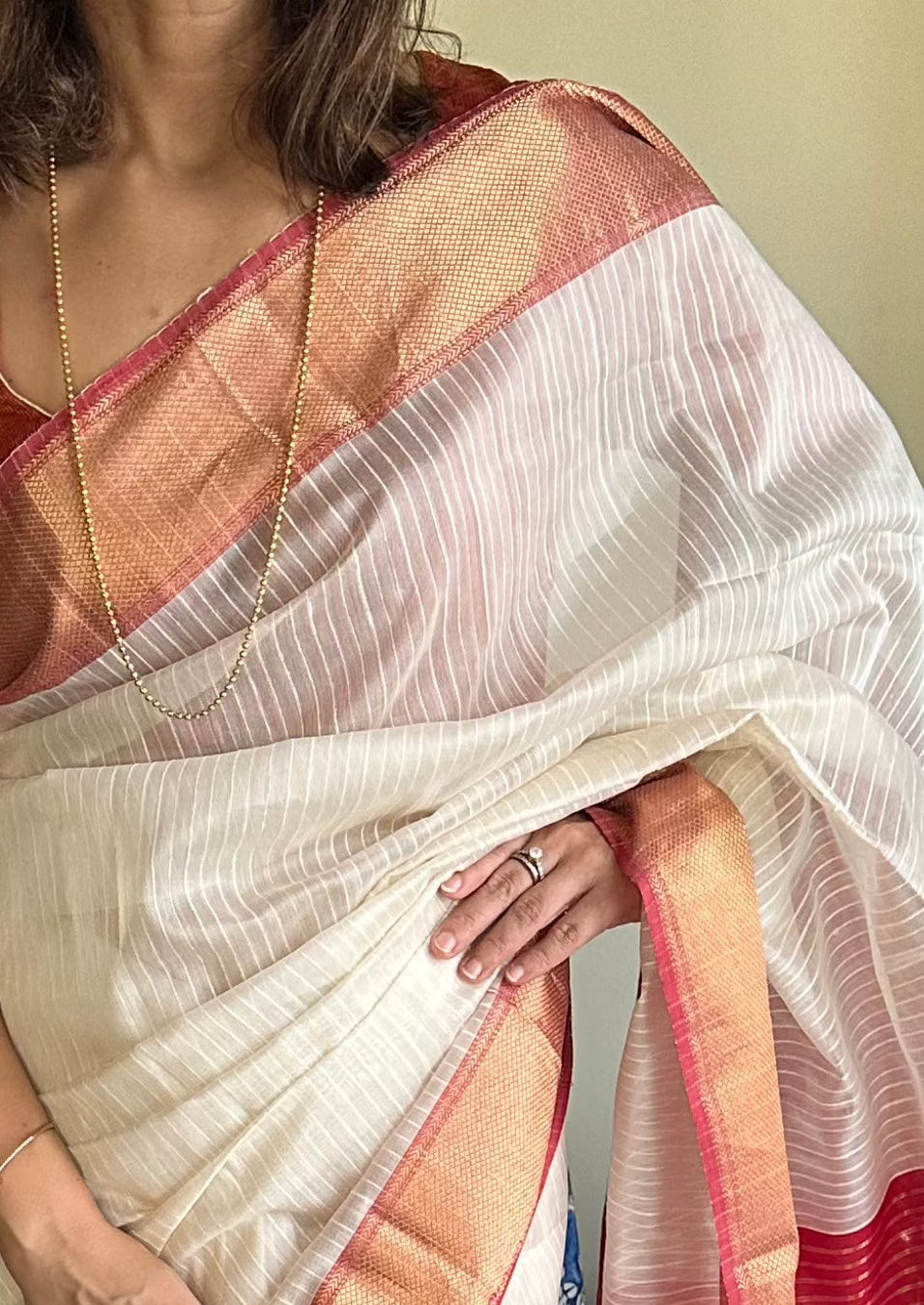 Handloom Maheshwari Sari with Woven Silk Lines - Raahini