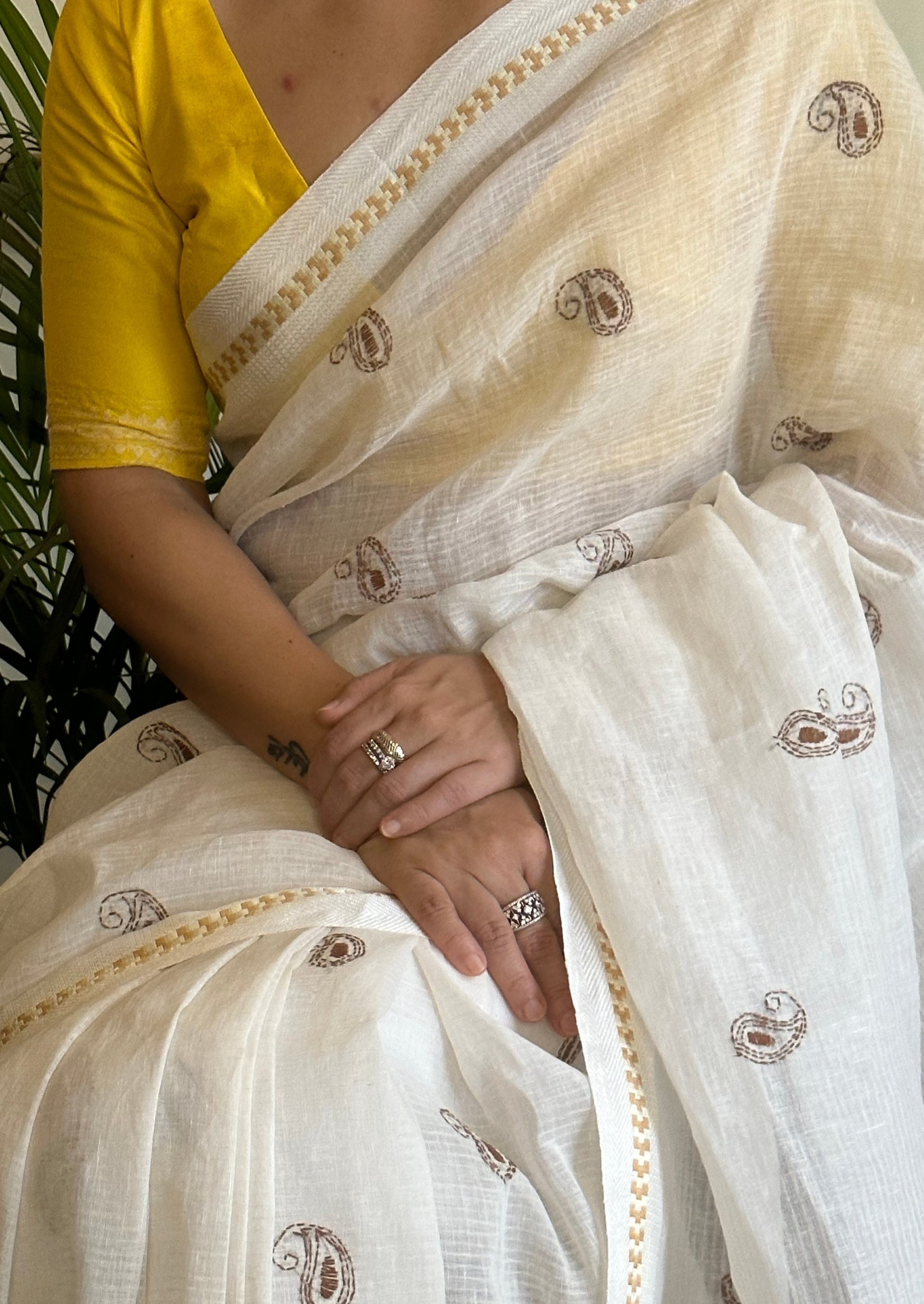 Handloom Pure Linen with Kaatha handwork Work, Gicha Pallu, & Pure Tassur Border - Raahini