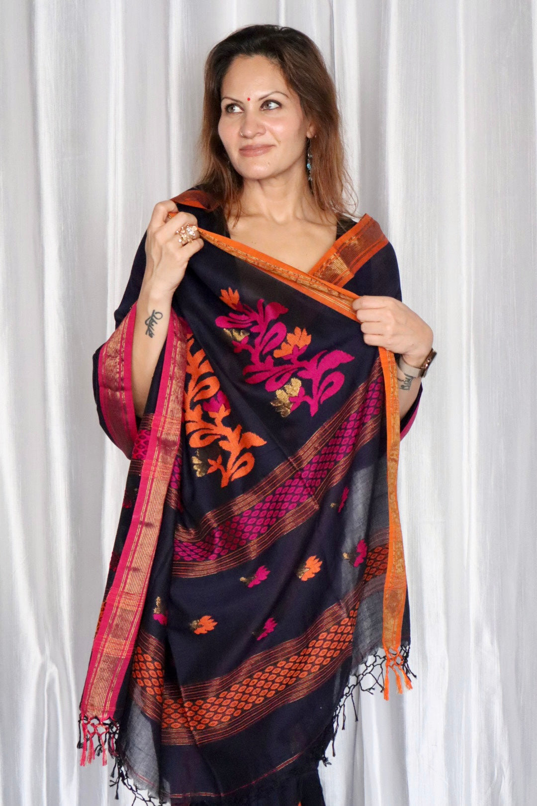 Black & Pink Handloom Pure Cotton Jamdani Saree with Intricate Floral Work with Handloom Mark Card