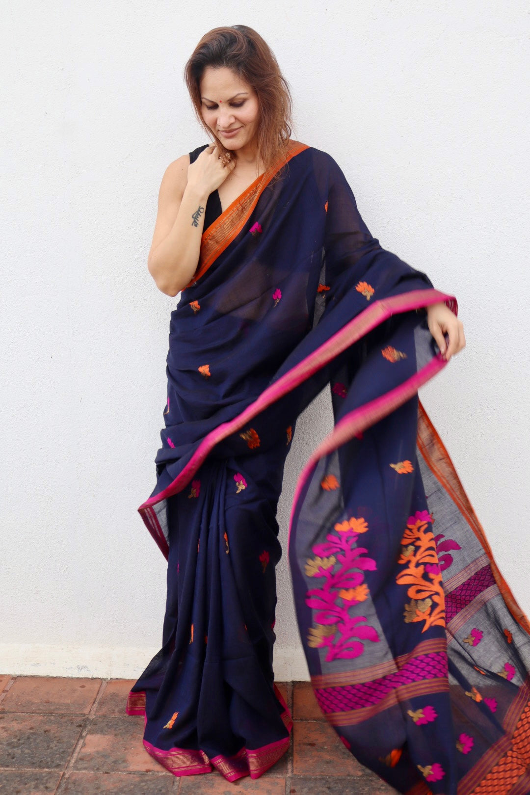 Black & Pink Handloom Pure Cotton Jamdani Saree with Intricate Floral Work with Handloom Mark Card