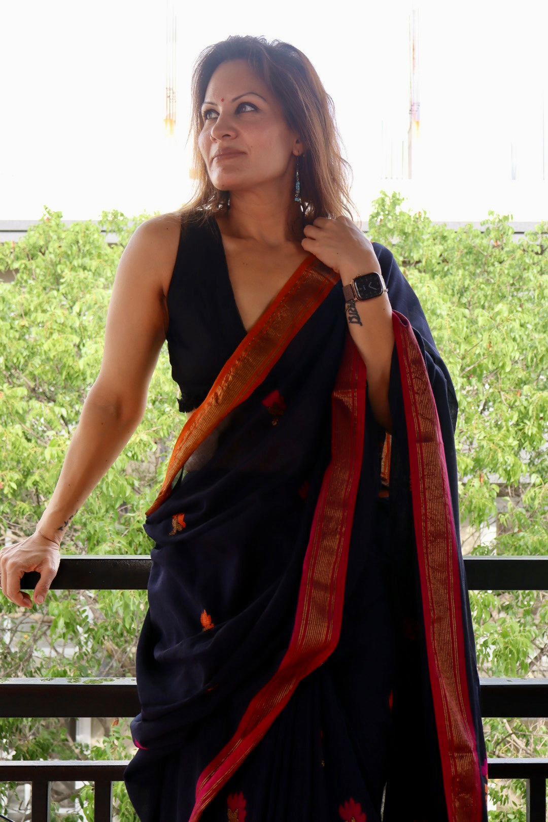 Black & Pink Handloom Pure Cotton Jamdani Saree with Intricate Floral Work with Handloom Mark Card