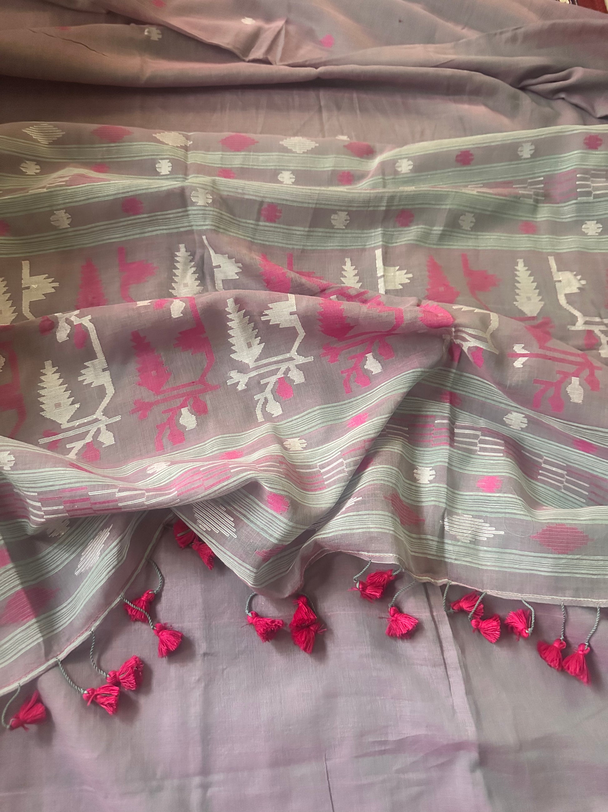 Dual Toned Hand Spun Muslin Khaadi Supremely Soft Jamdani Sari - Raahini