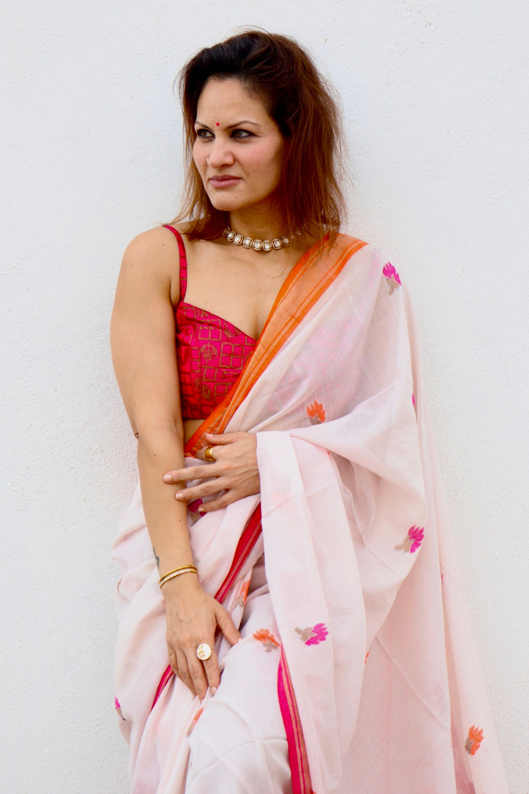 Pinkish Beige Handloom Pure Cotton Jamdani Saree with Intricate Floral Work with Handloom Mark Card