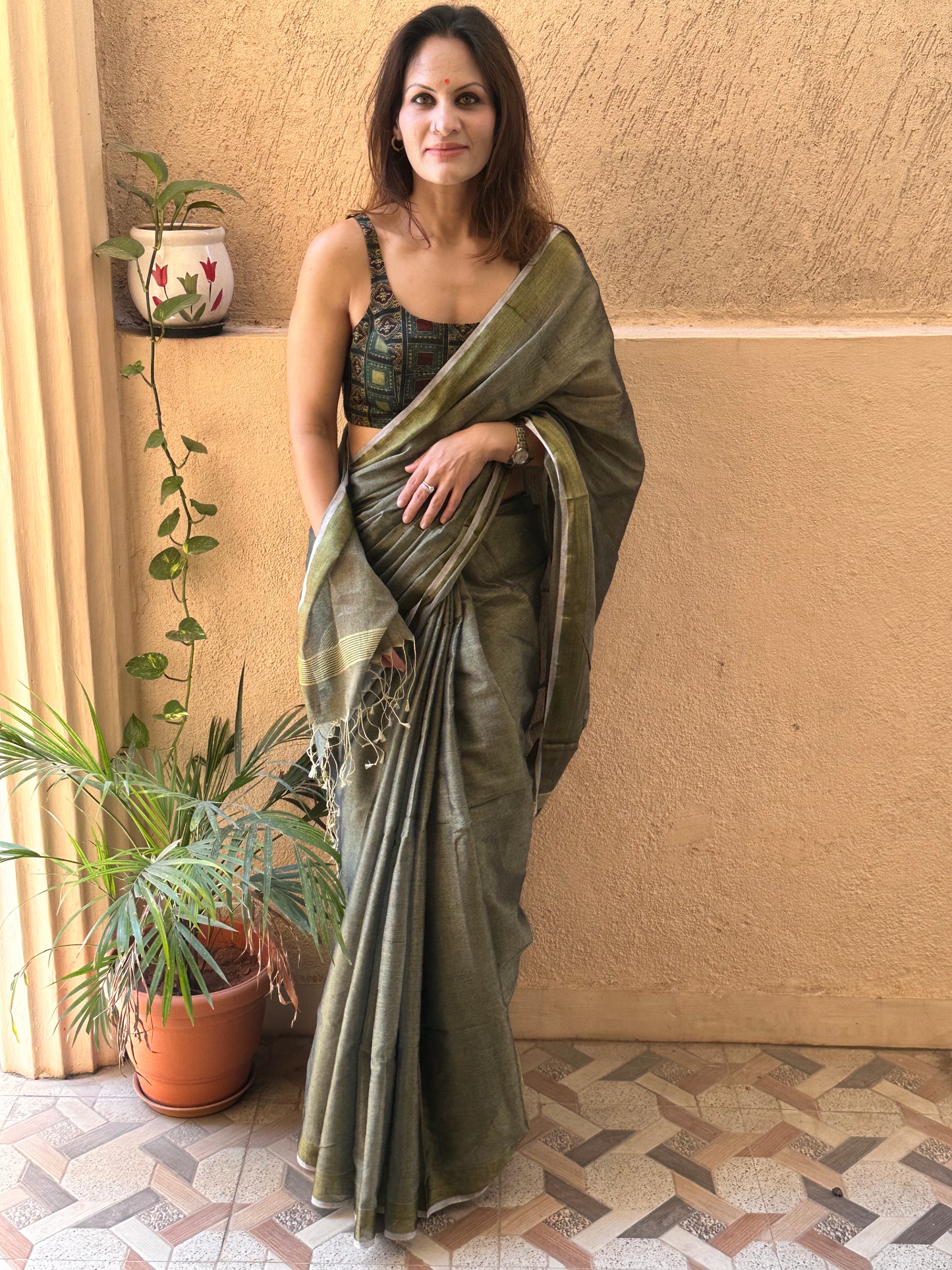 Mehendi Green Pure Mul Mul Handwoven Tissue Cotton Sari - Raahini