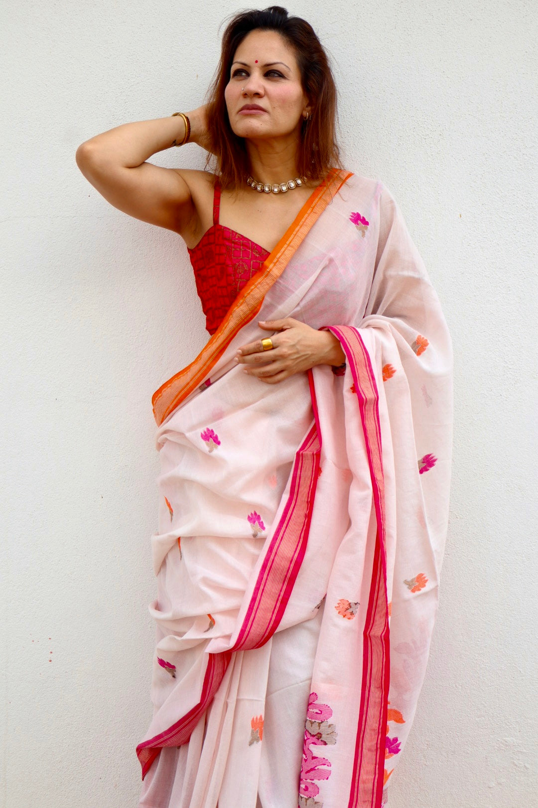 Pinkish Beige Handloom Pure Cotton Jamdani Saree with Intricate Floral Work with Handloom Mark Card