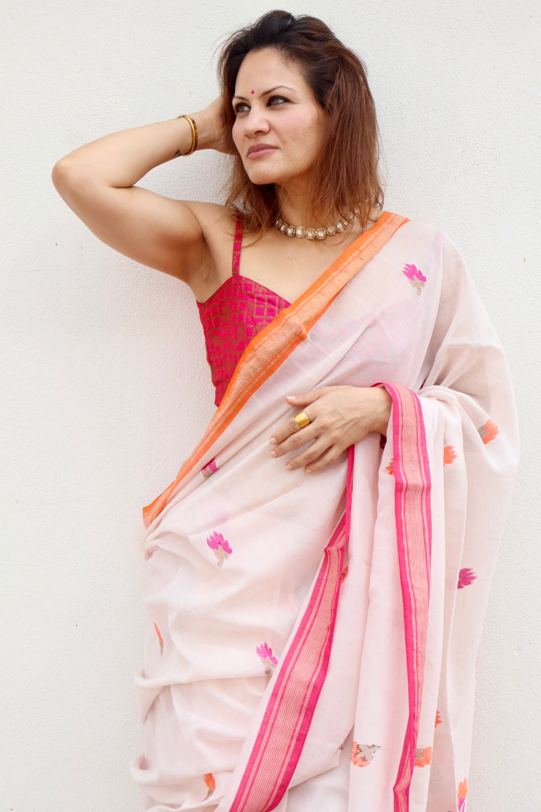 Pinkish Beige Handloom Pure Cotton Jamdani Saree with Intricate Floral Work with Handloom Mark Card