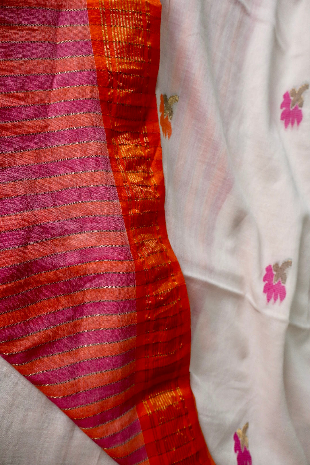 Pinkish Beige Handloom Pure Cotton Jamdani Saree with Intricate Floral Work with Handloom Mark Card