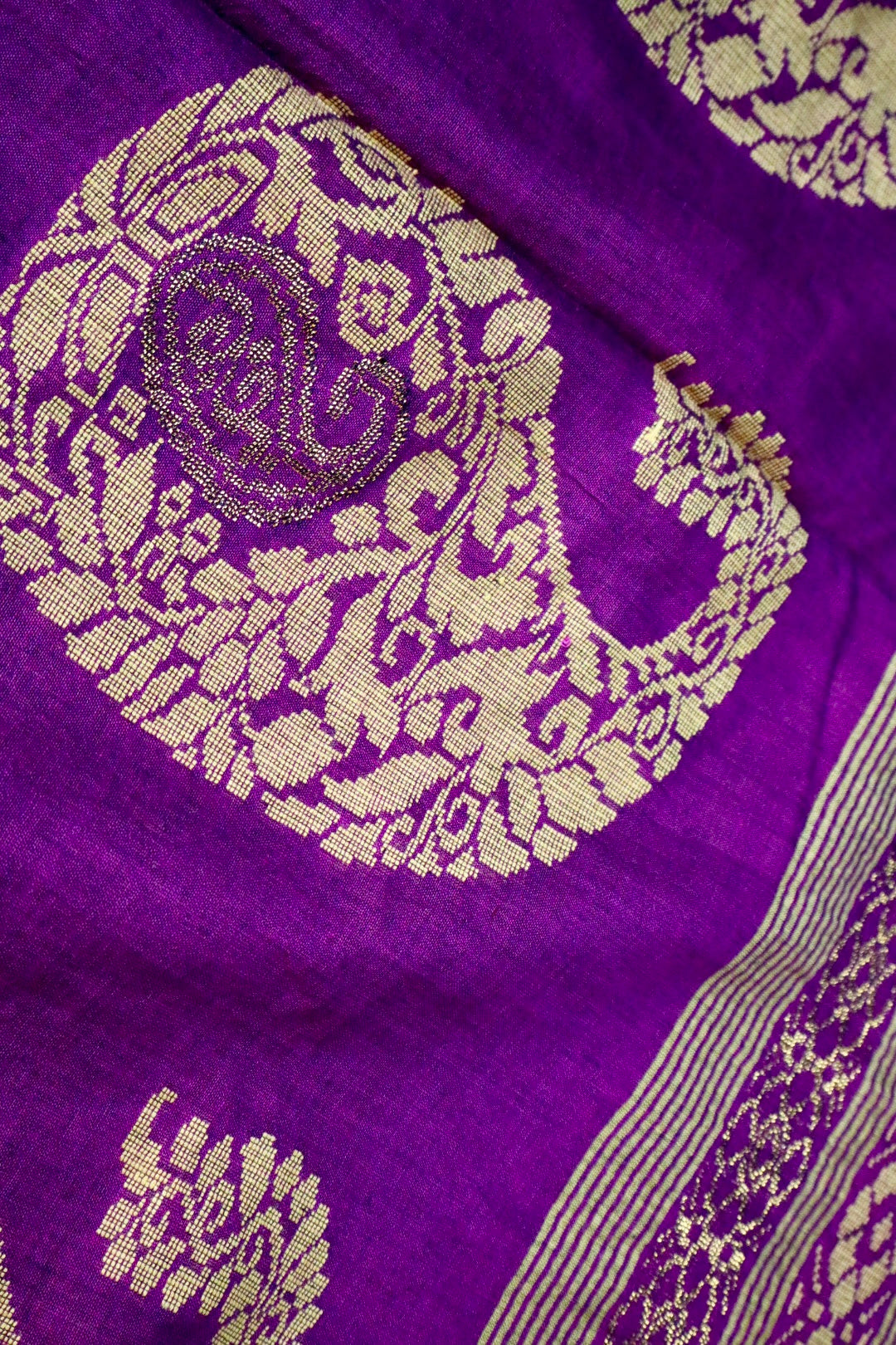 Mauve Handloom Cotton Jamdani Saree with Intricate Work on Body and Ambi Pallu