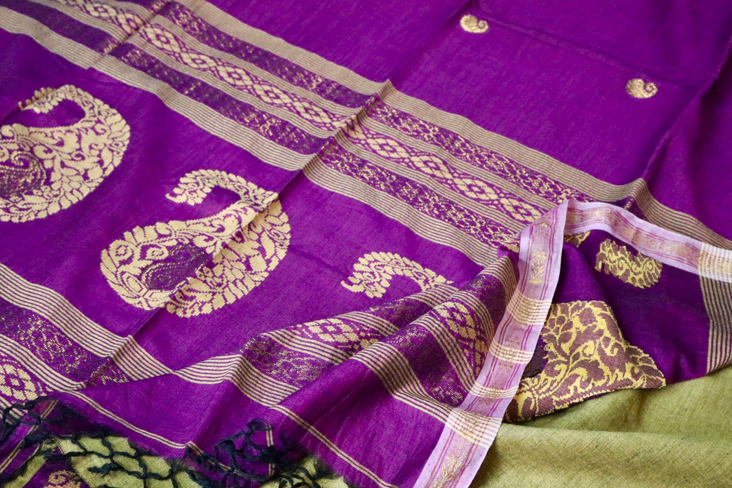 Mauve Handloom Cotton Jamdani Saree with Intricate Work on Body and Ambi Pallu