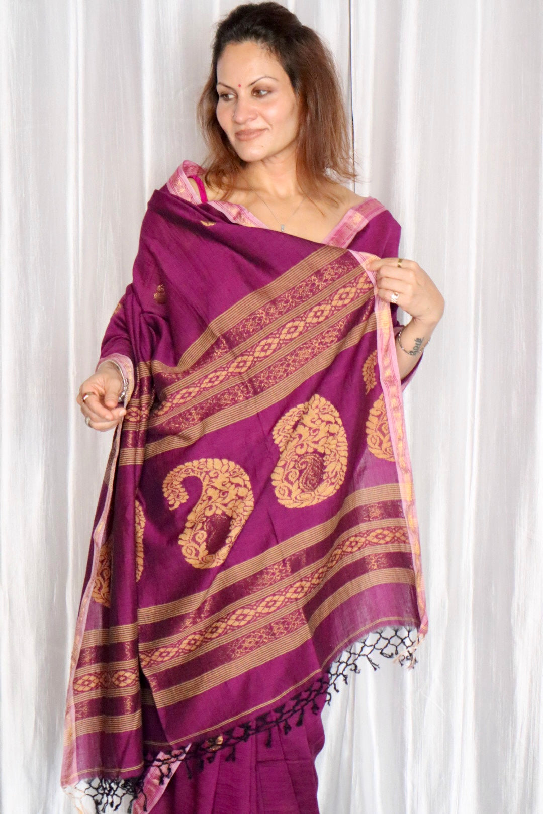 Mauve Handloom Cotton Jamdani Saree with Intricate Work on Body and Ambi Pallu