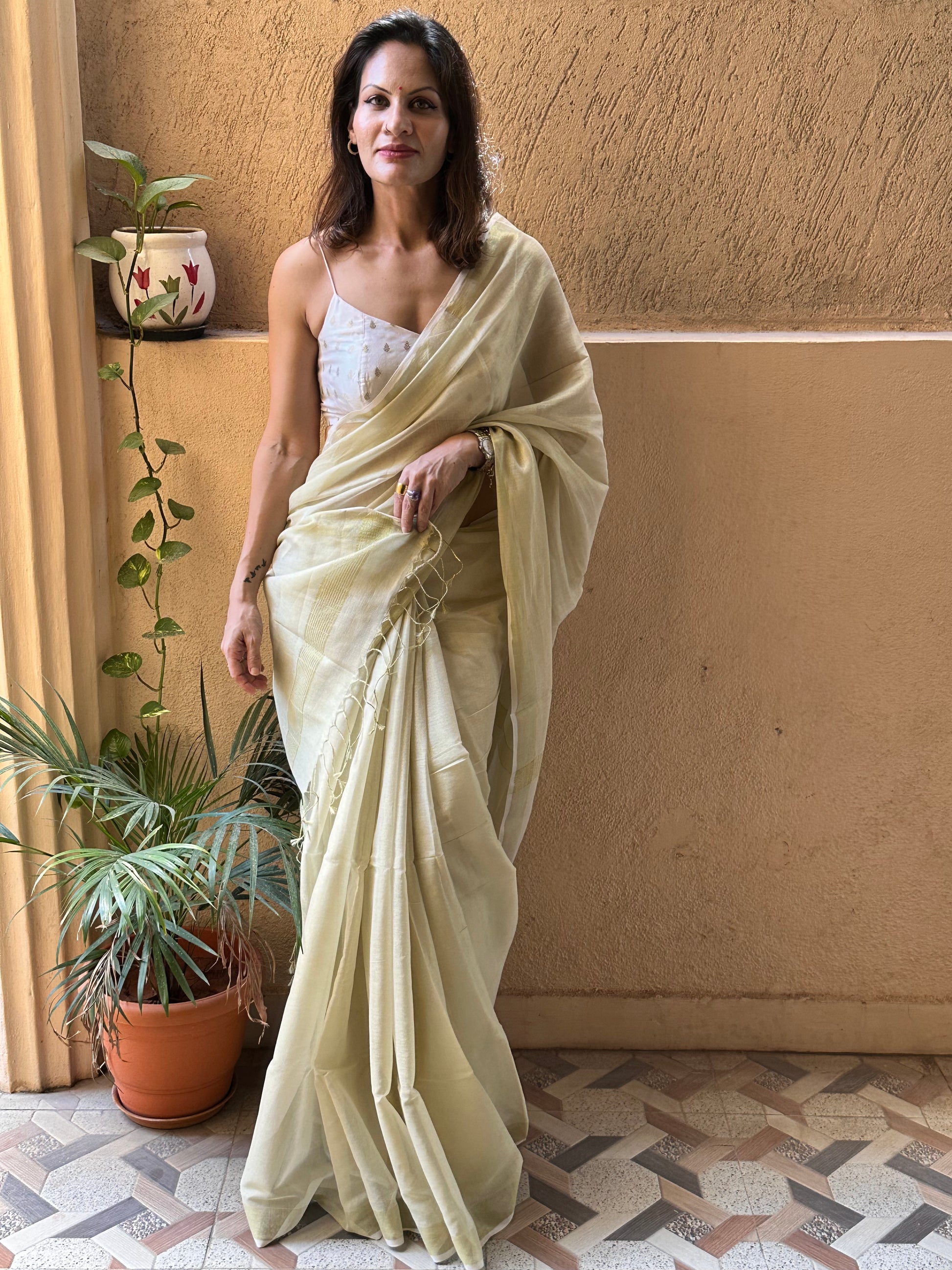 Cream Pure Mul Mul Handwoven Tissue Cotton Sari - Raahini