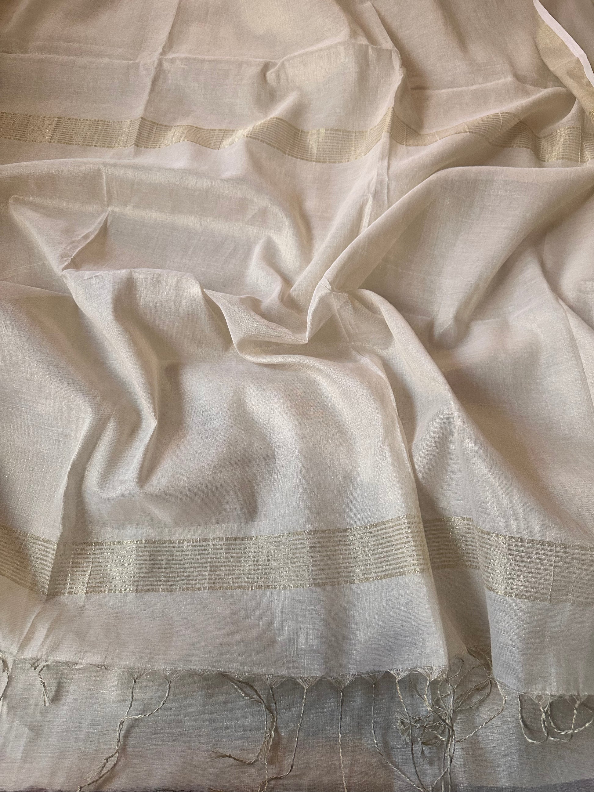 Cream Pure Mul Mul Handwoven Tissue Cotton Sari - Raahini