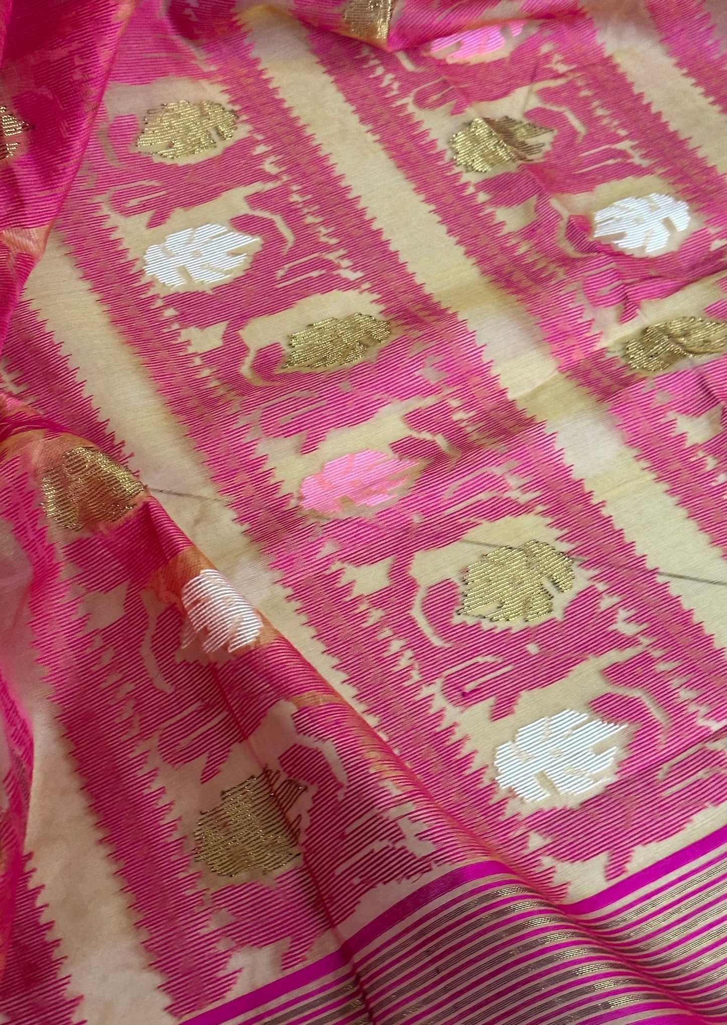 Cream & Piink Pure Muslin Silk Handloom Jamdani Sari - Raahini