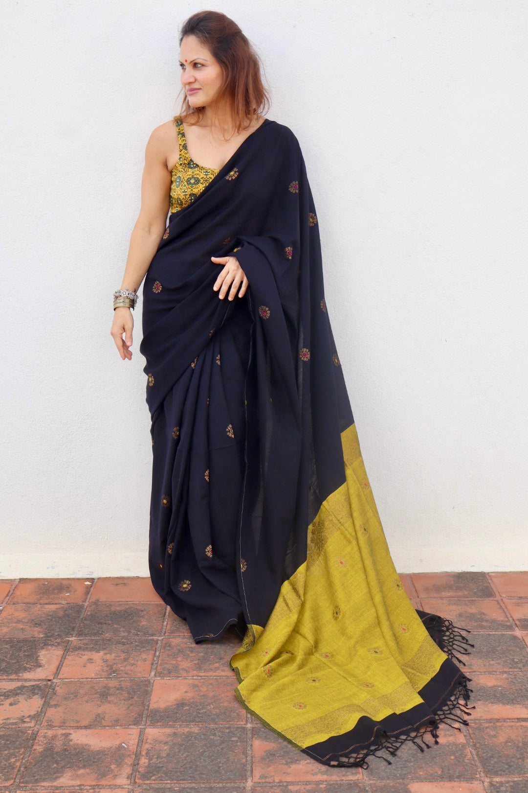 Black & Mustard Premium Cotton Acrylic Handloom Jamdani Saree with Fine Zari Work