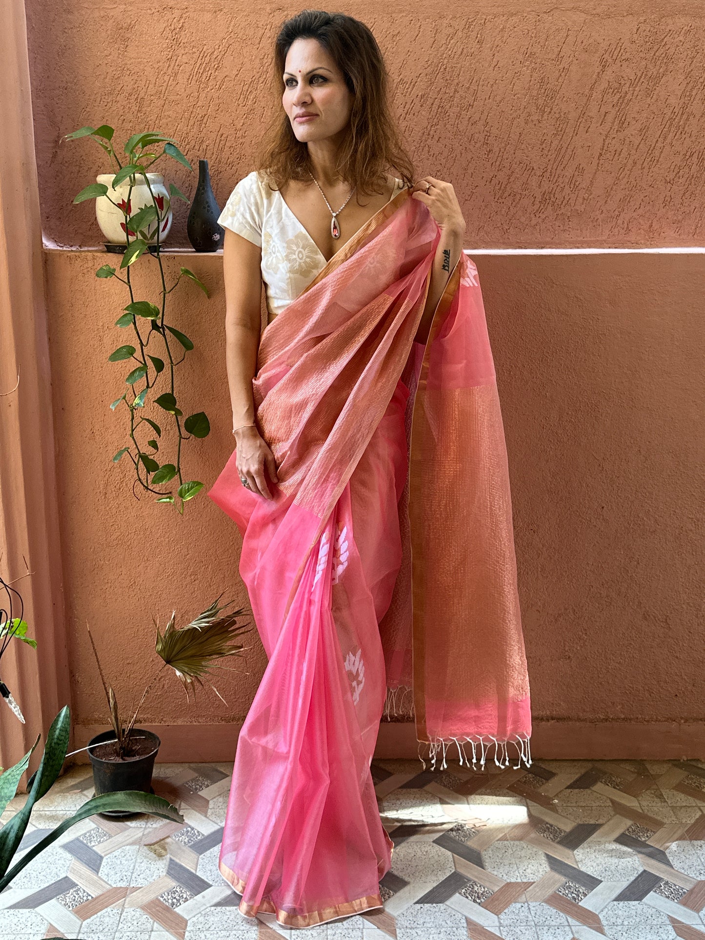 Peach Pure Muslin Silk Handloom Jamdani Saree with Zari Work