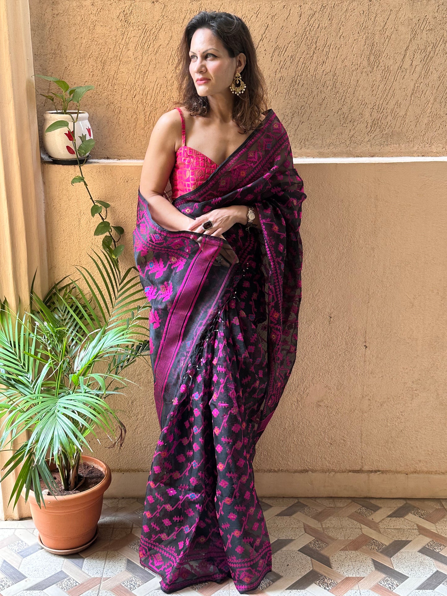 Black & Pink Pure Muslin Silk Handloom Jamdani Sari