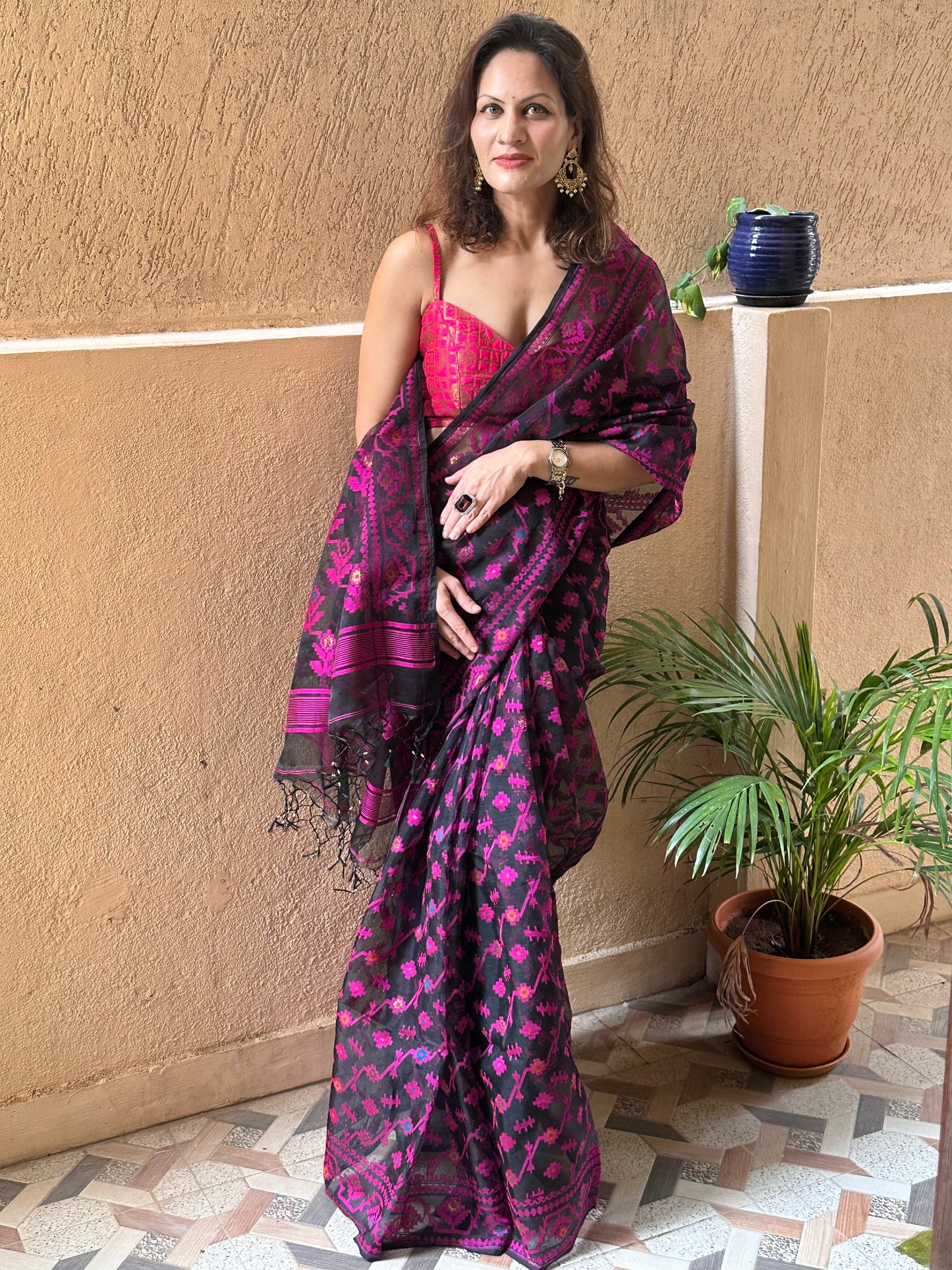 Black & Pink Pure Muslin Silk Handloom Jamdani Sari